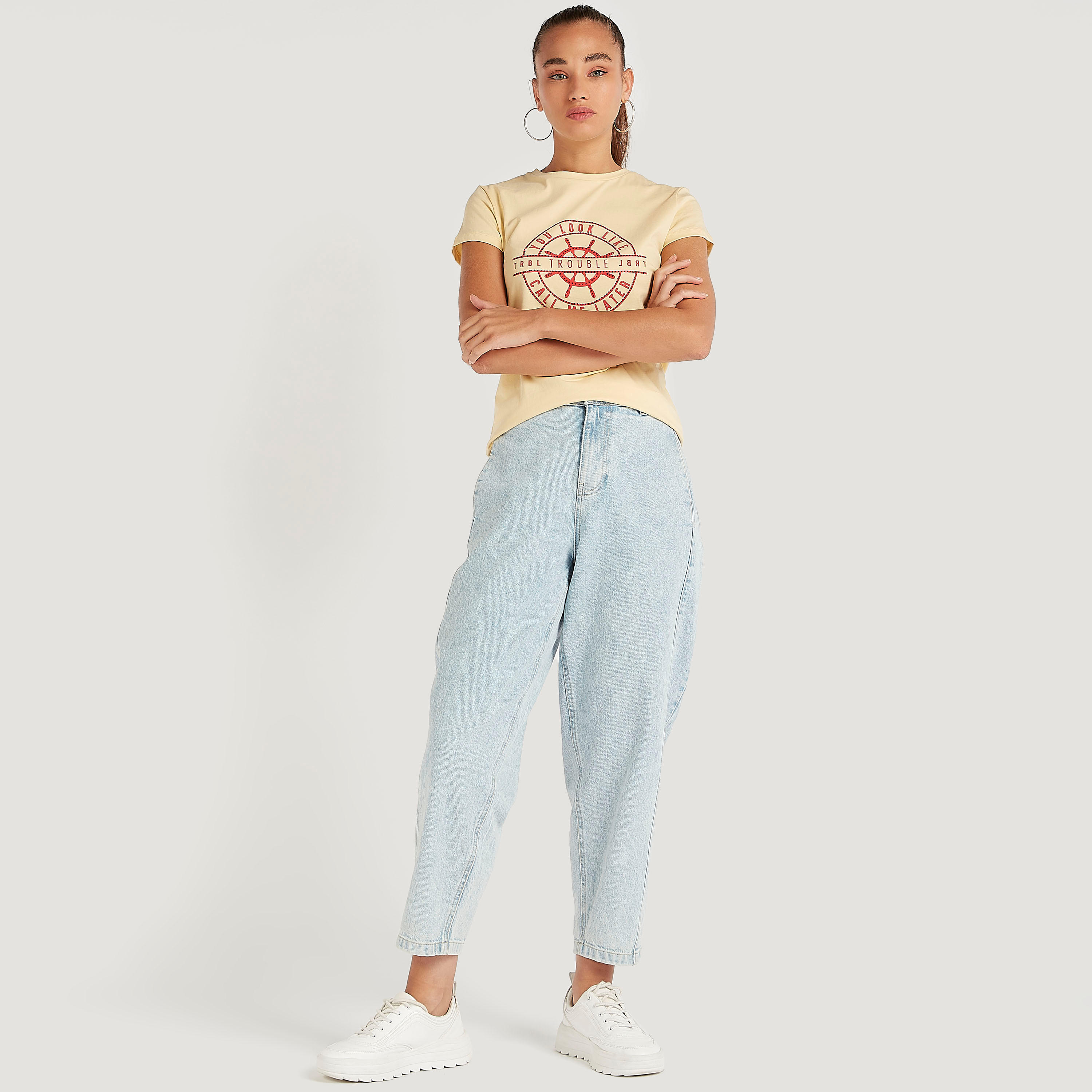 تيشيرت بياقة ضيّقة وأكمام كاب وطبعات-women-clothing-tshirts-image-2