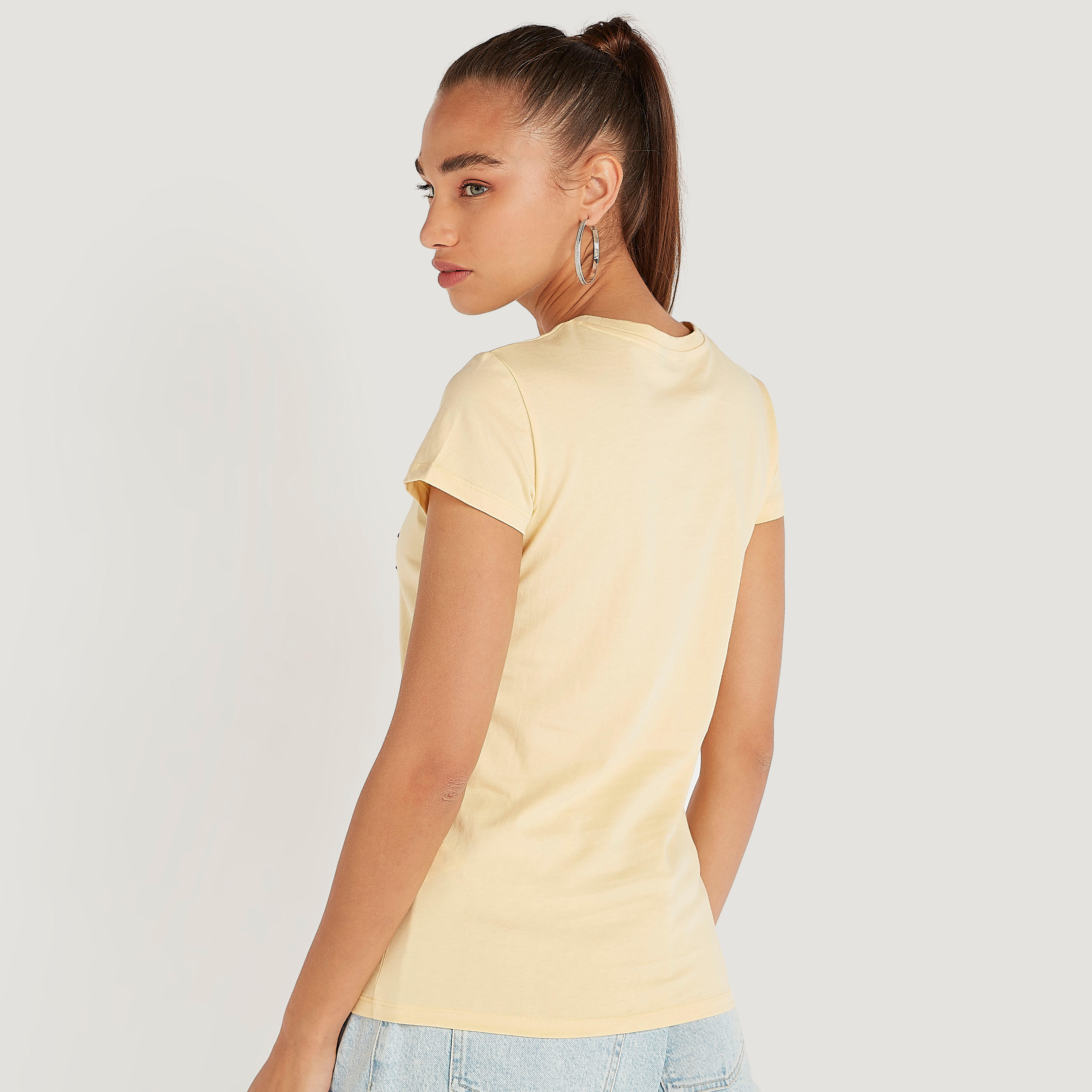 تيشيرت بياقة ضيّقة وأكمام كاب وطبعات-women-clothing-tshirts-image-4