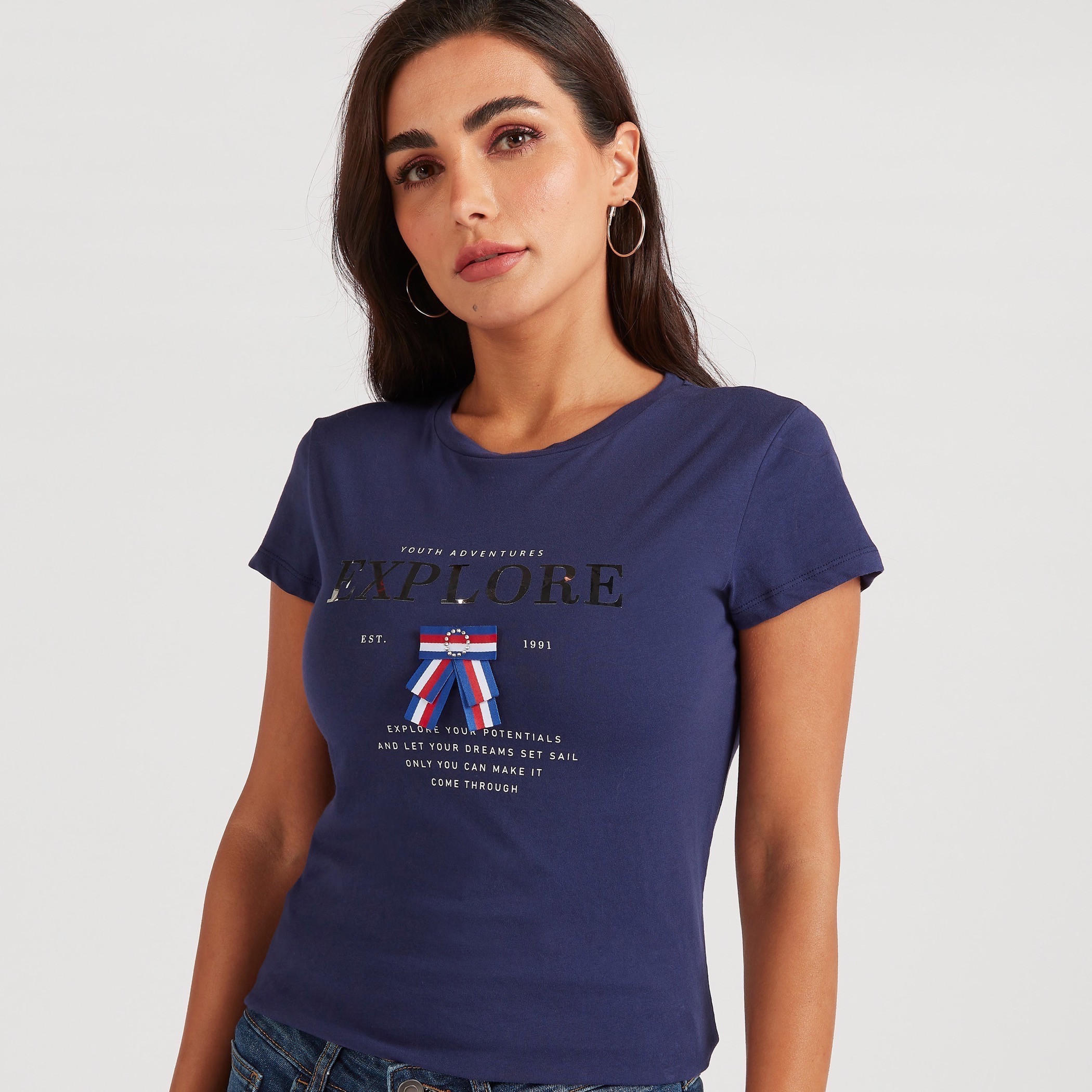 تيشيرت بياقة مستديرة وأكمام كاب وطبعات-women-clothing-tshirts-image-4