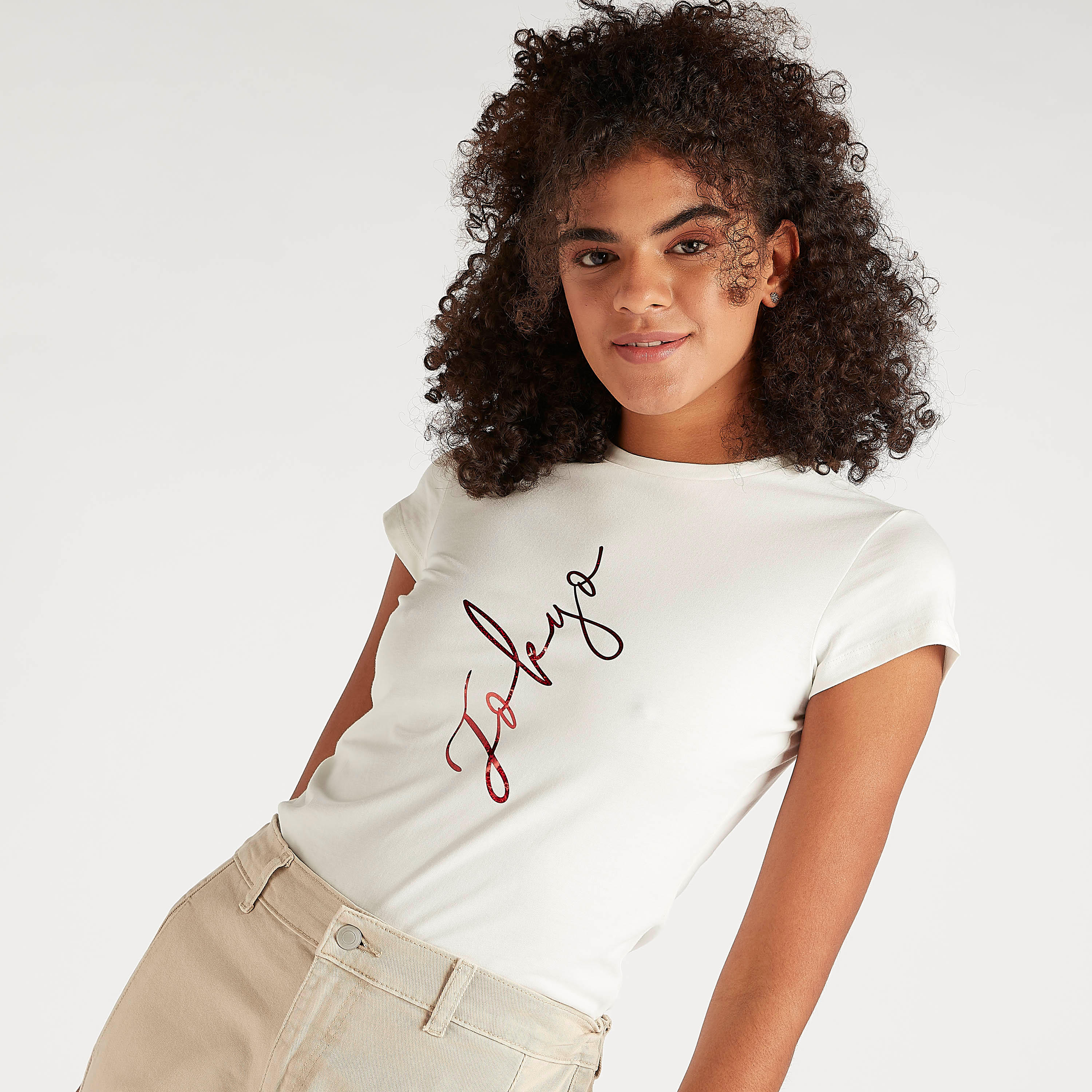 تيشيرت بياقة ضيّقة وأكمام كاب وطَبعات-women-clothing-tshirts-image-5