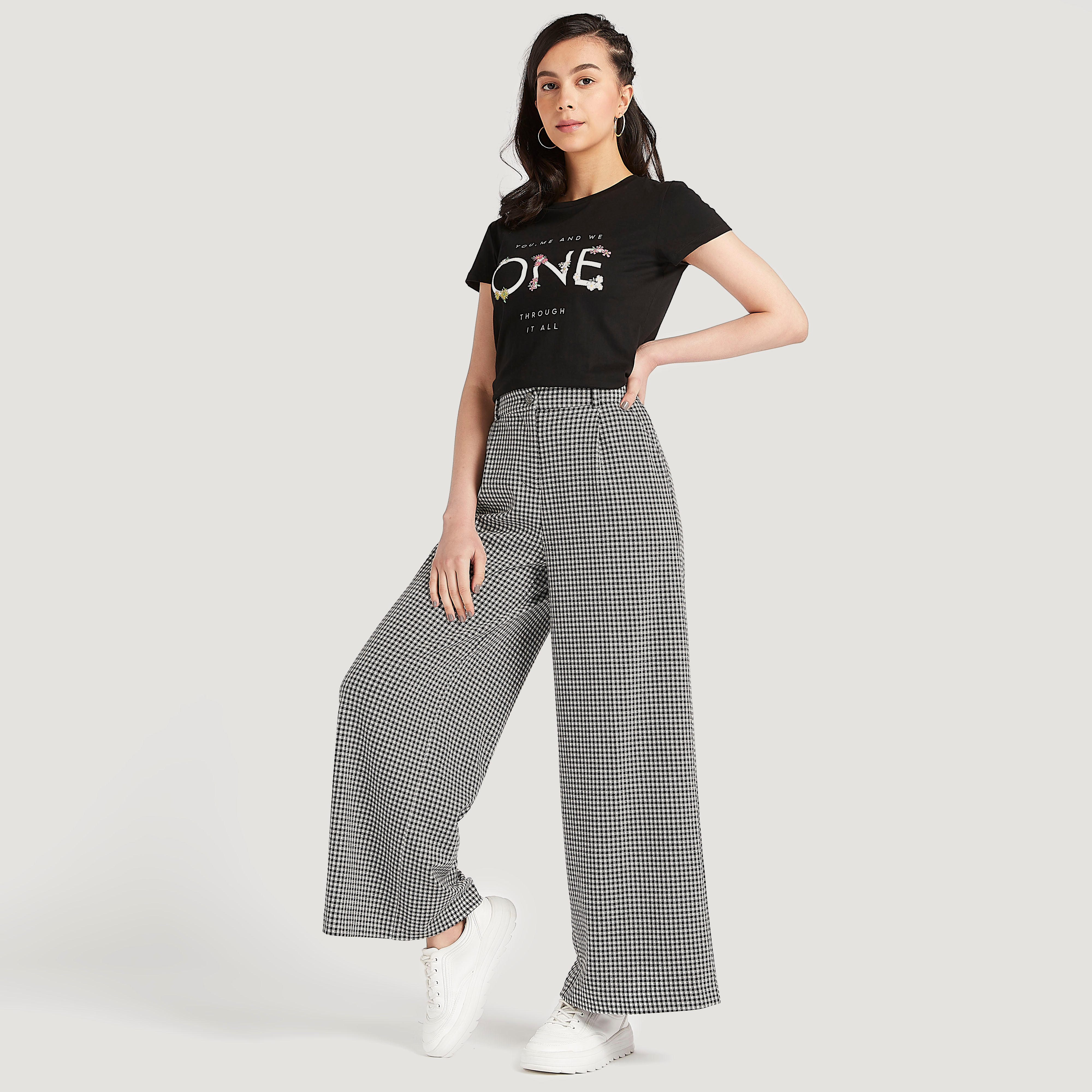 تيشيرت بياقة ضيّقة وأكمام كاب وطبعات-women-clothing-tshirts-image-2