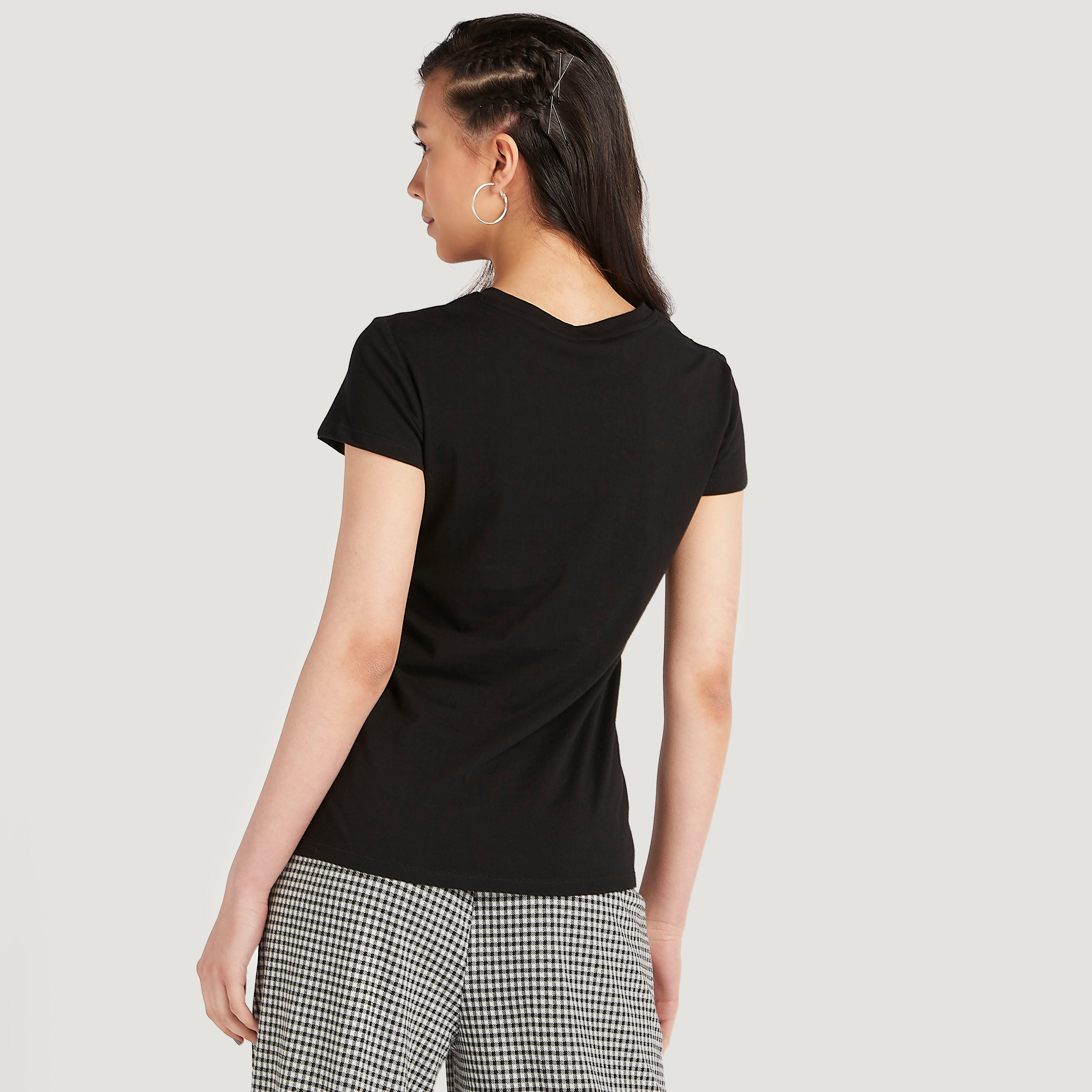 تيشيرت بياقة ضيّقة وأكمام كاب وطبعات-women-clothing-tshirts-image-4