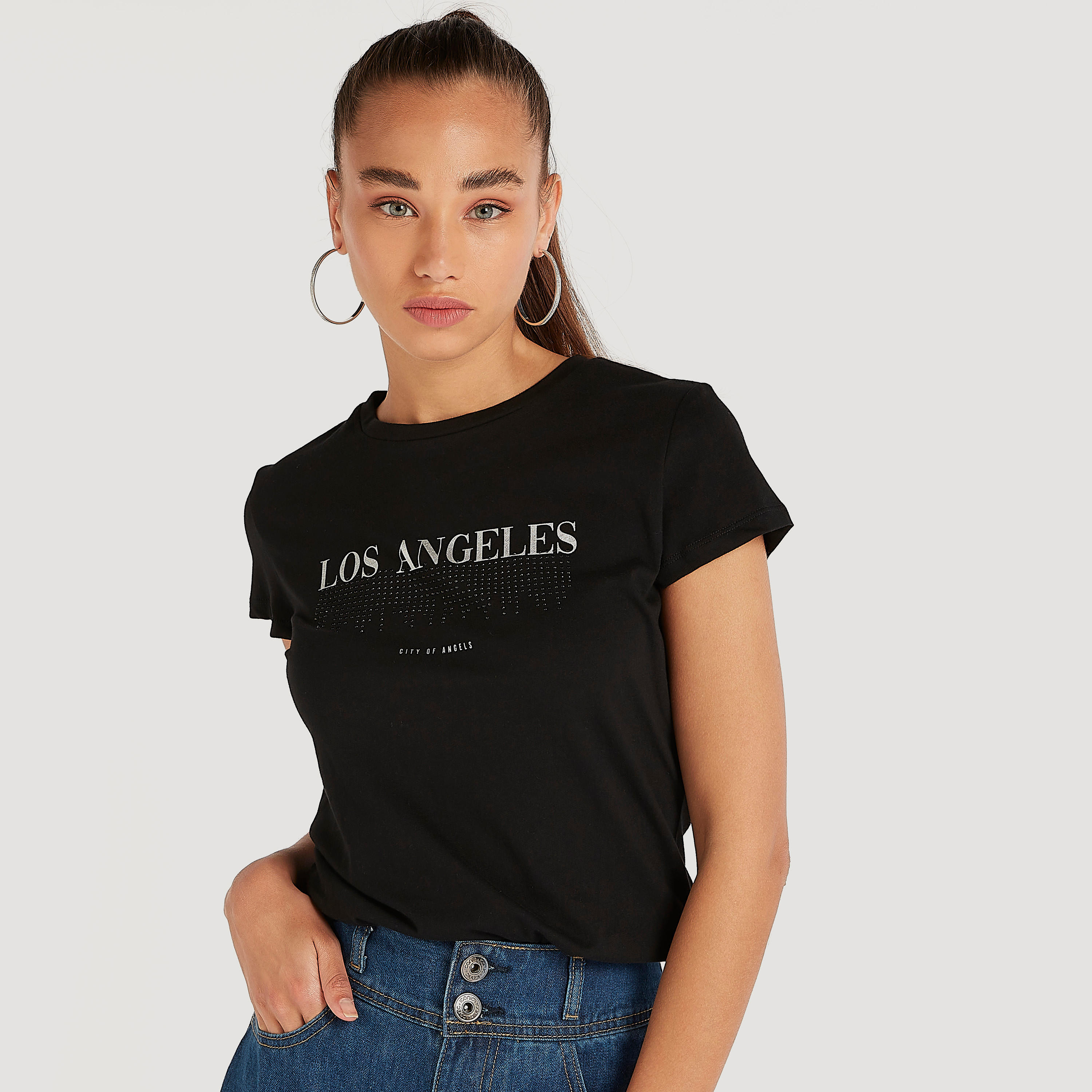 تيشيرت بياقة ضيّقة وأكمام كاب وطبعات-women-clothing-tshirts-image-4