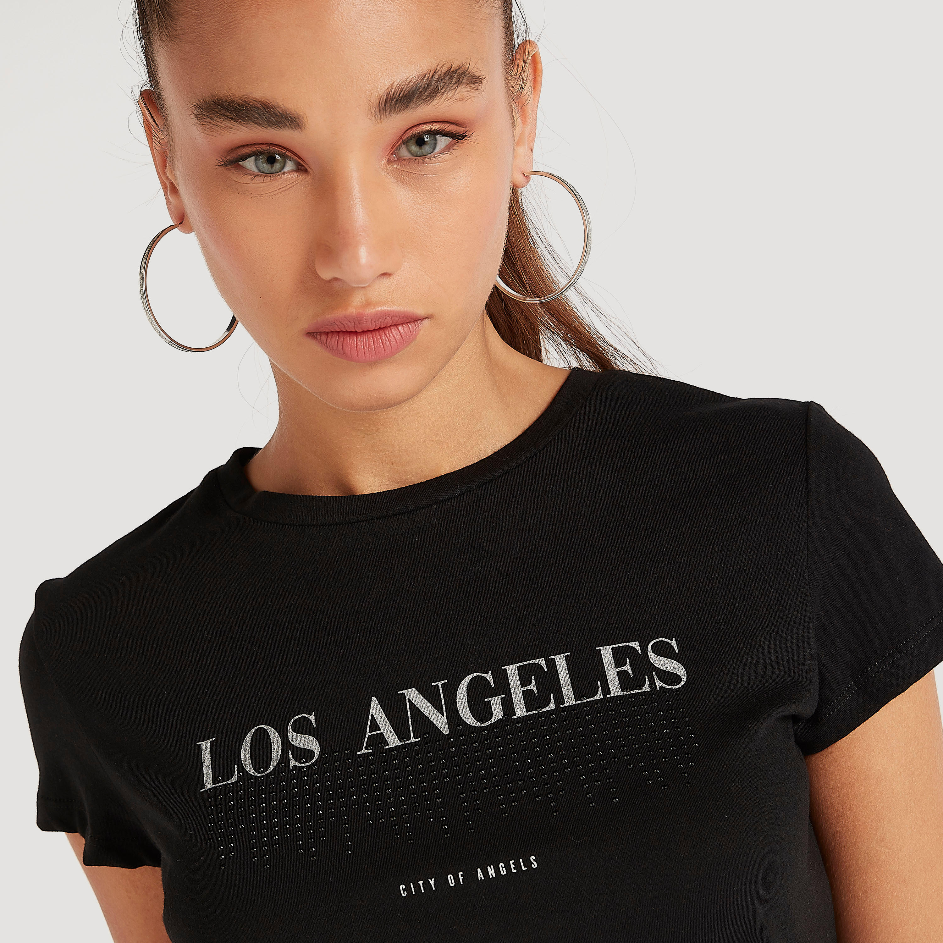 تيشيرت بياقة ضيّقة وأكمام كاب وطبعات-women-clothing-tshirts-image-2