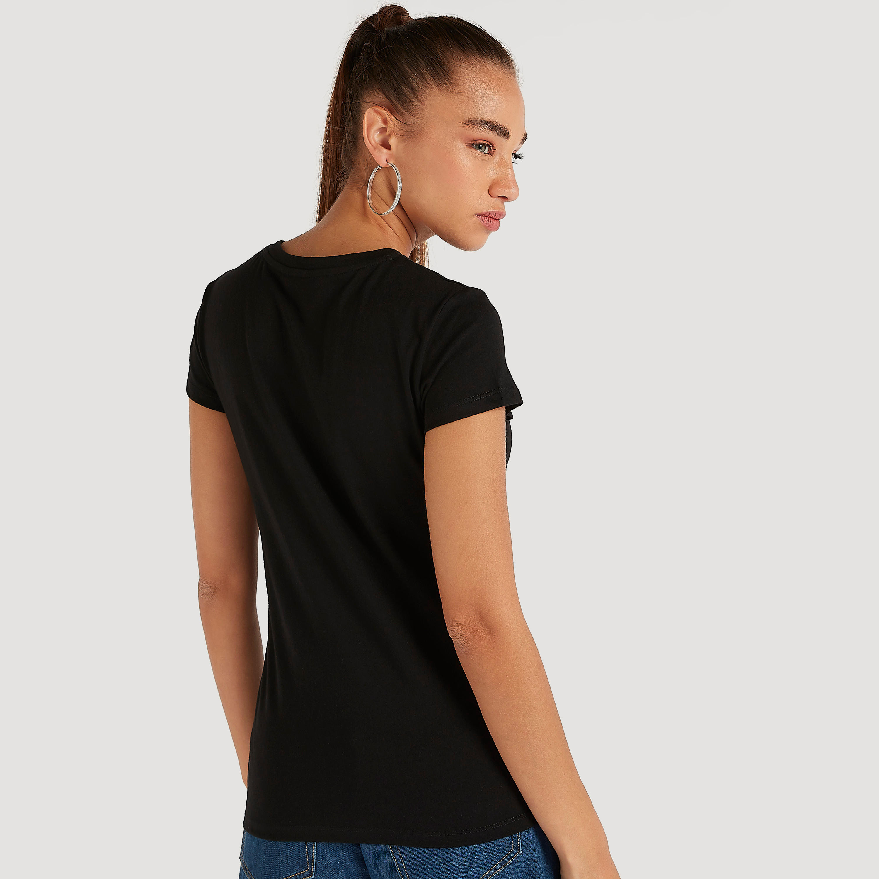 تيشيرت بياقة ضيّقة وأكمام كاب وطبعات-women-clothing-tshirts-image-1