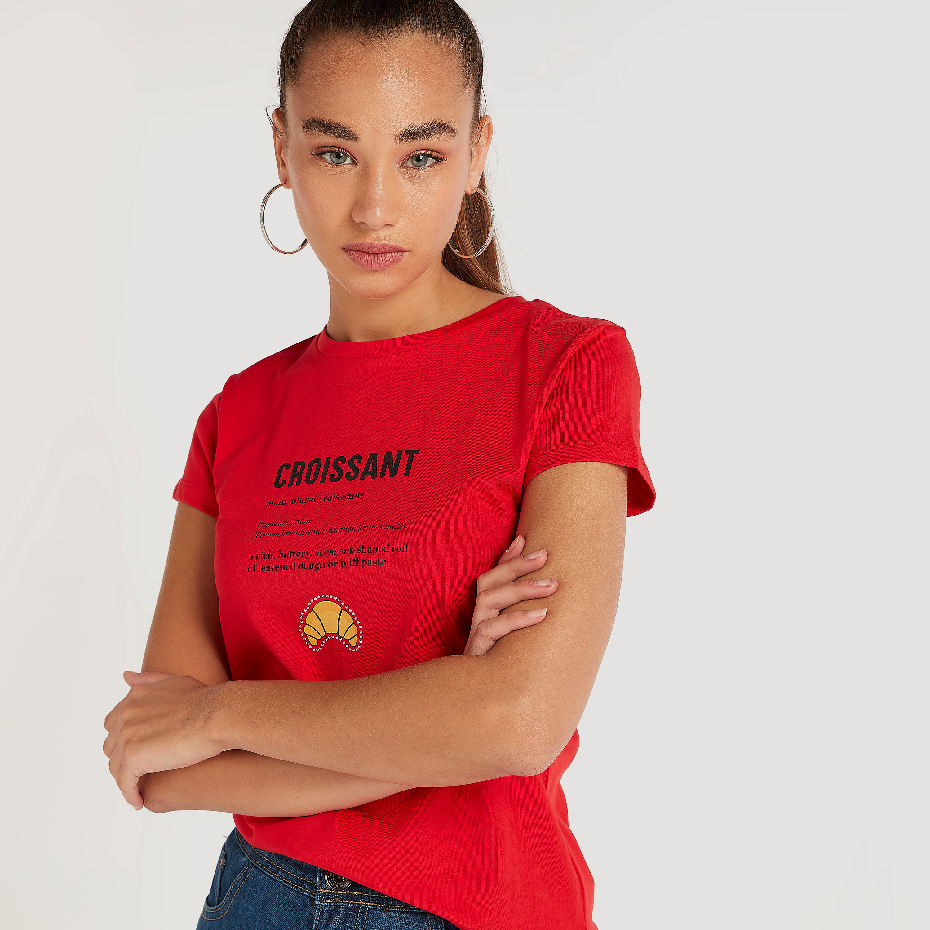 تيشيرت بياقة ضيّقة وأكمام كاب وطبعات-women-clothing-tshirts-image-5