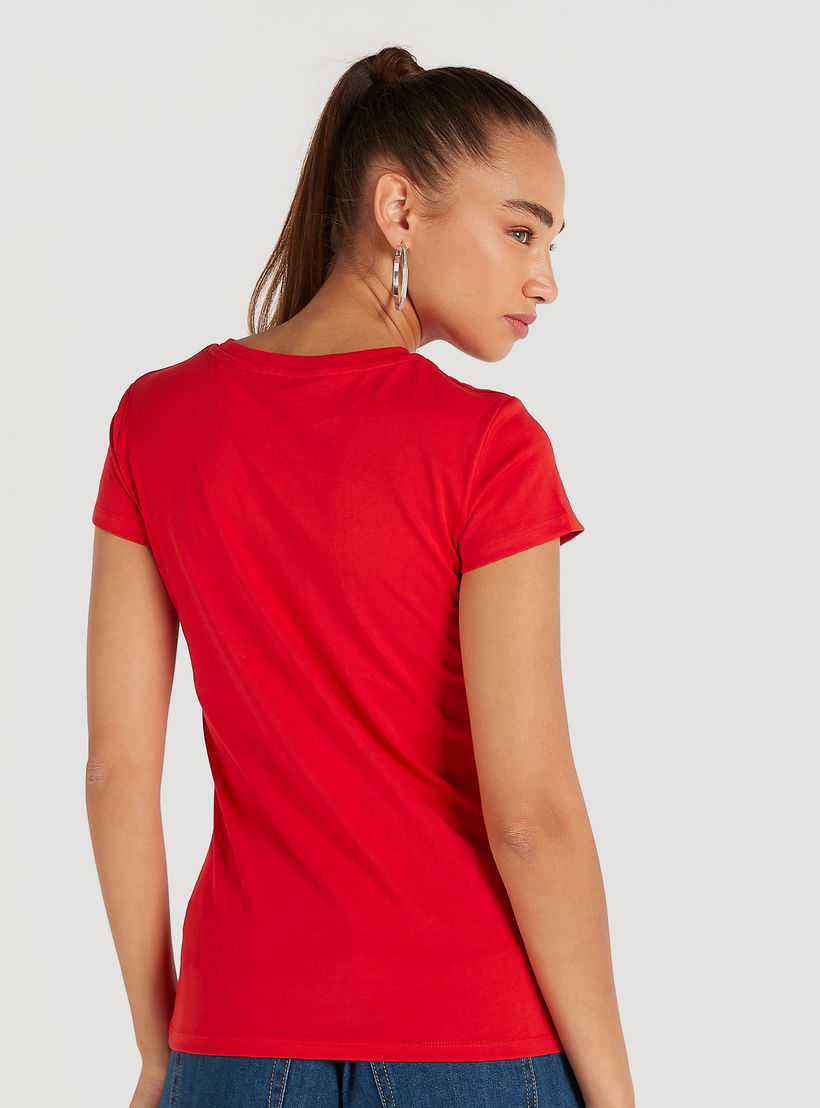 تيشيرت بياقة ضيّقة وأكمام كاب وطبعات-women-clothing-tshirts-image-2