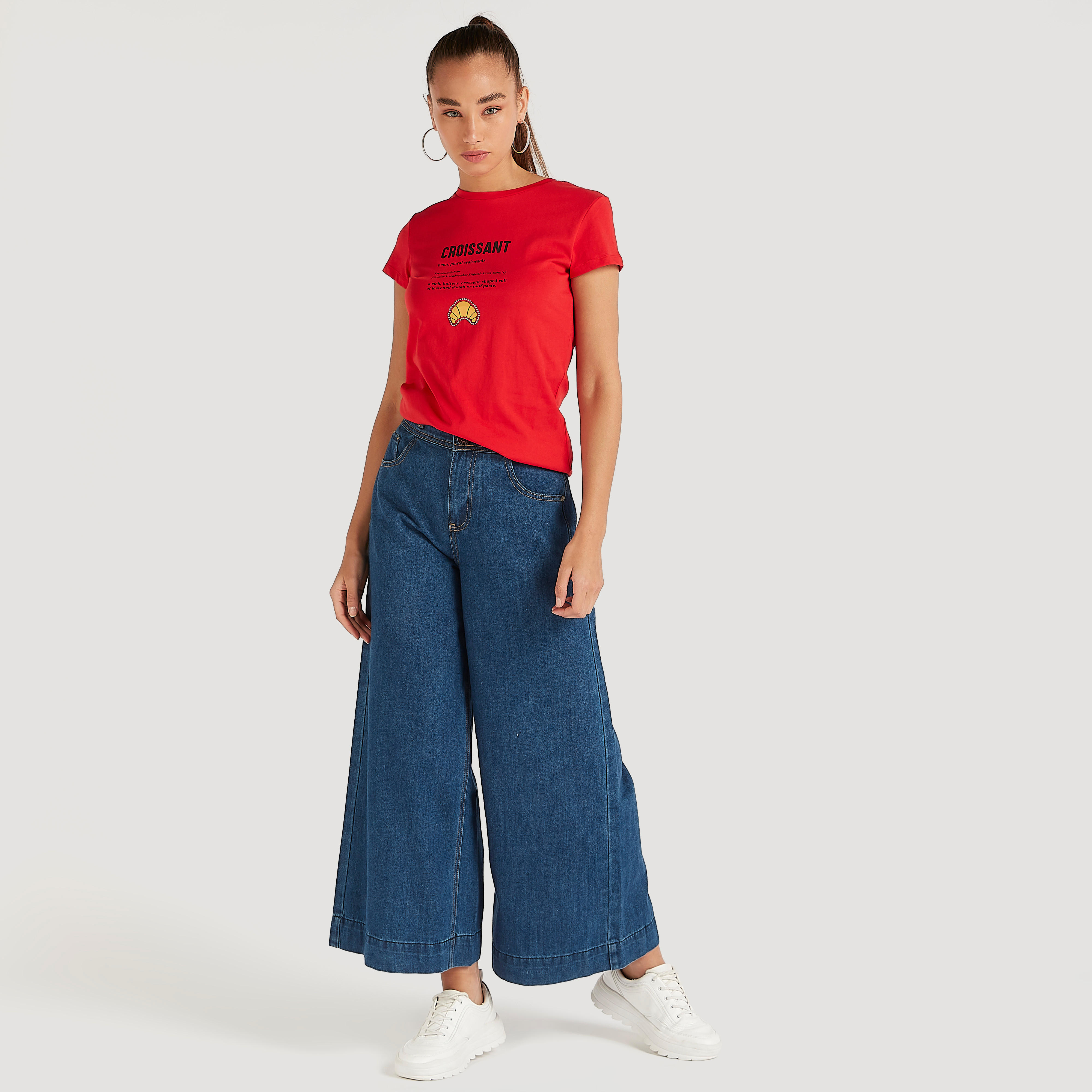 تيشيرت بياقة ضيّقة وأكمام كاب وطبعات-women-clothing-tshirts-image-1