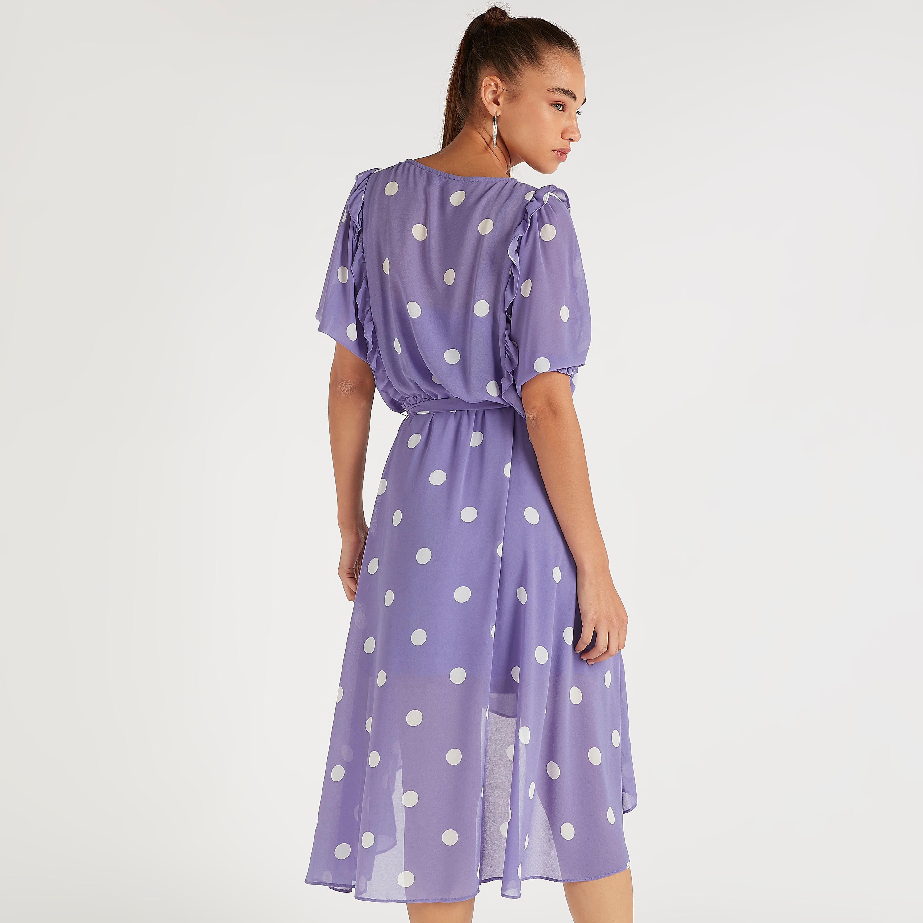 فستان ميدي مقلّم برباط خصر وتفاصيل كشكشة-women-clothing-dresses-image-4