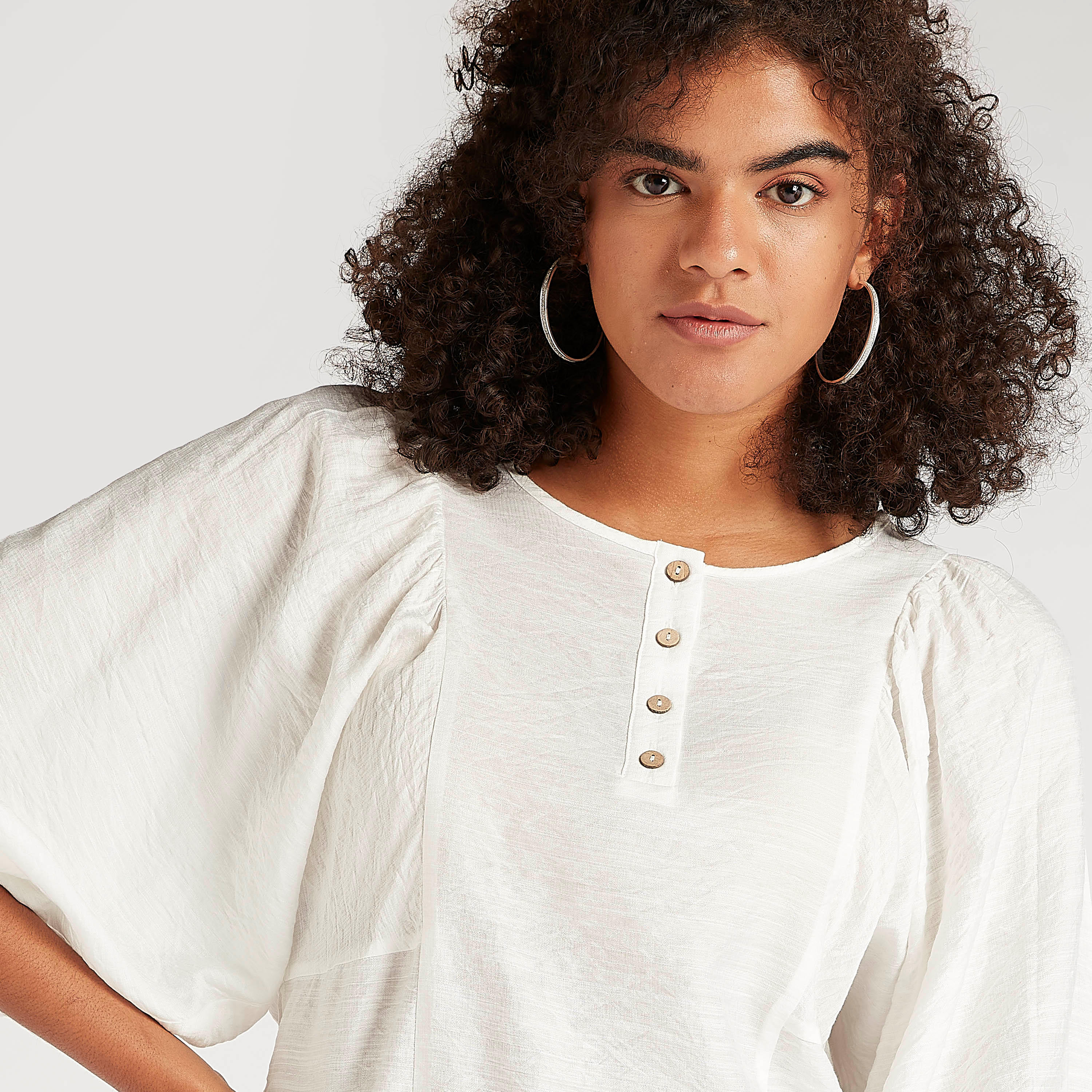 بلوزة بارزة الملمس بياقة هينيلي وأكمام بيشوب-women-clothing-shirtsandblouses-blouses-image-3