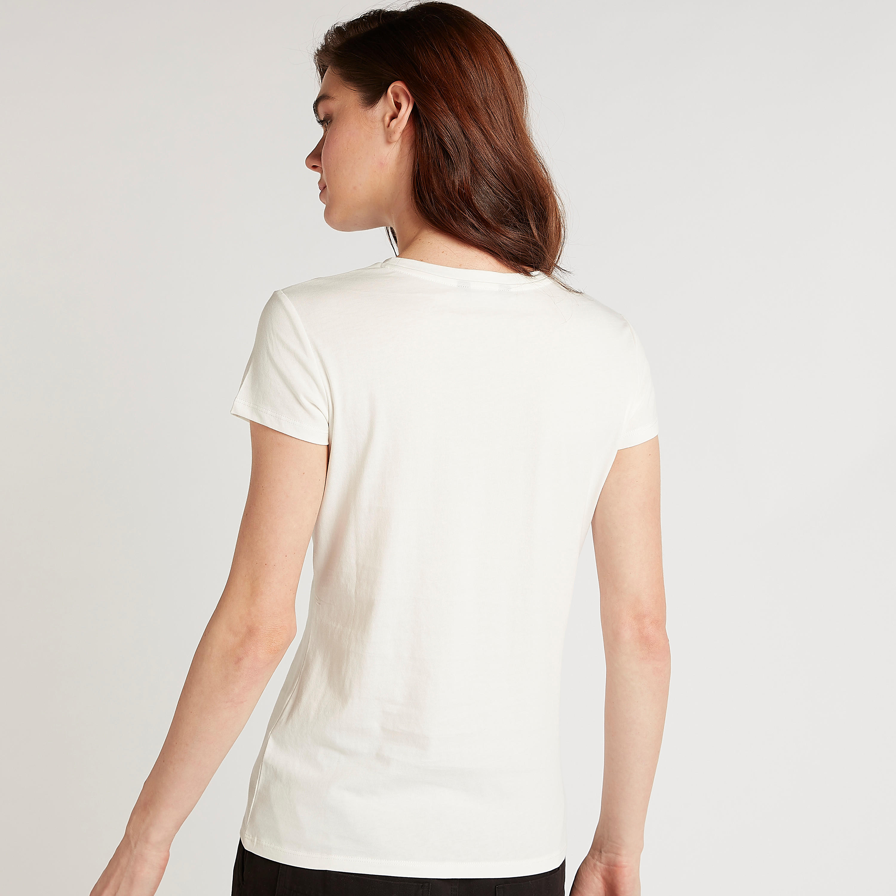 تيشيرت بياقة ضيّقة وأكمام كاب وطبعات شعار-women-clothing-tshirts-image-4