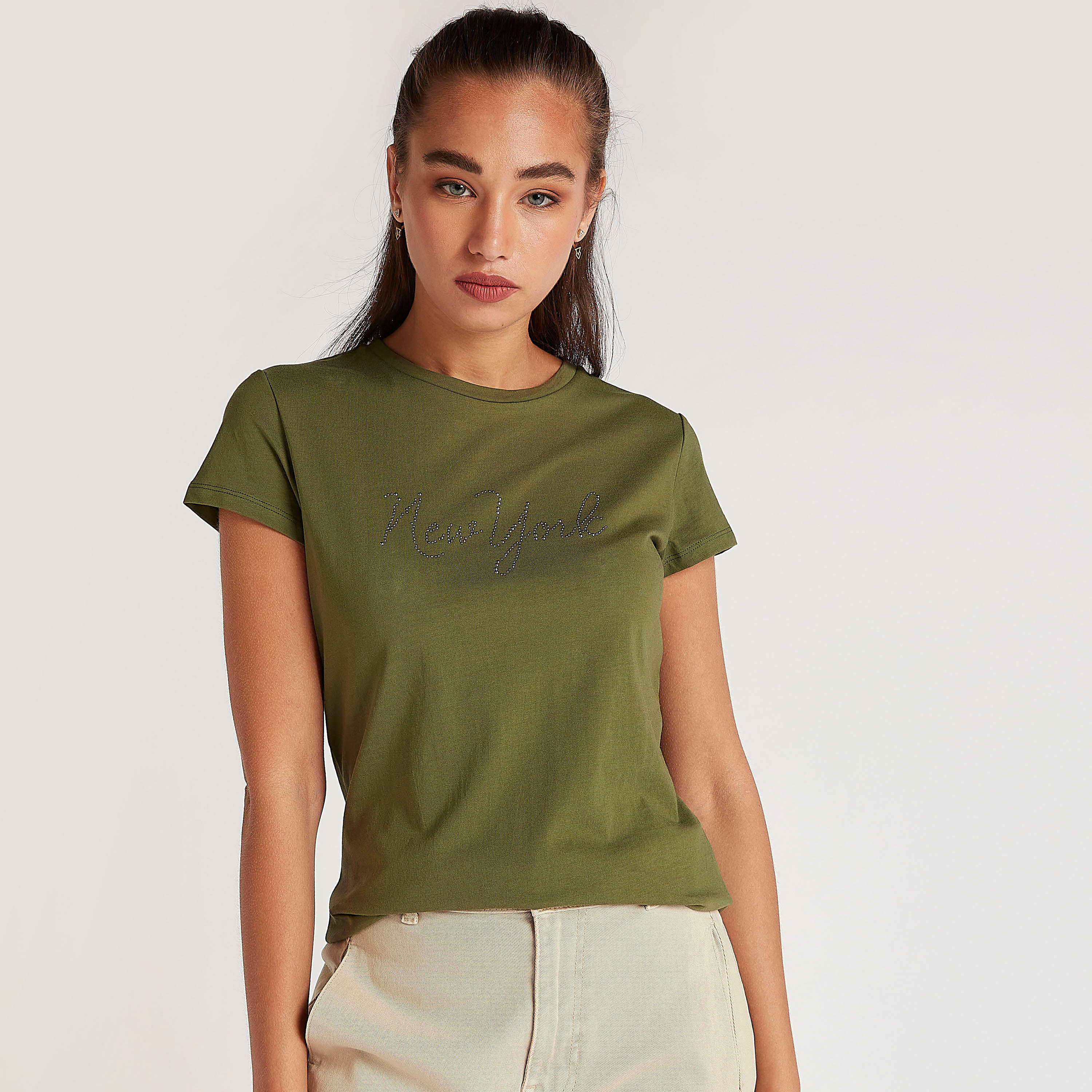 تيشيرت مزيّن بياقة ضيّقة وأكمام كاب-women-clothing-tshirts-image-1