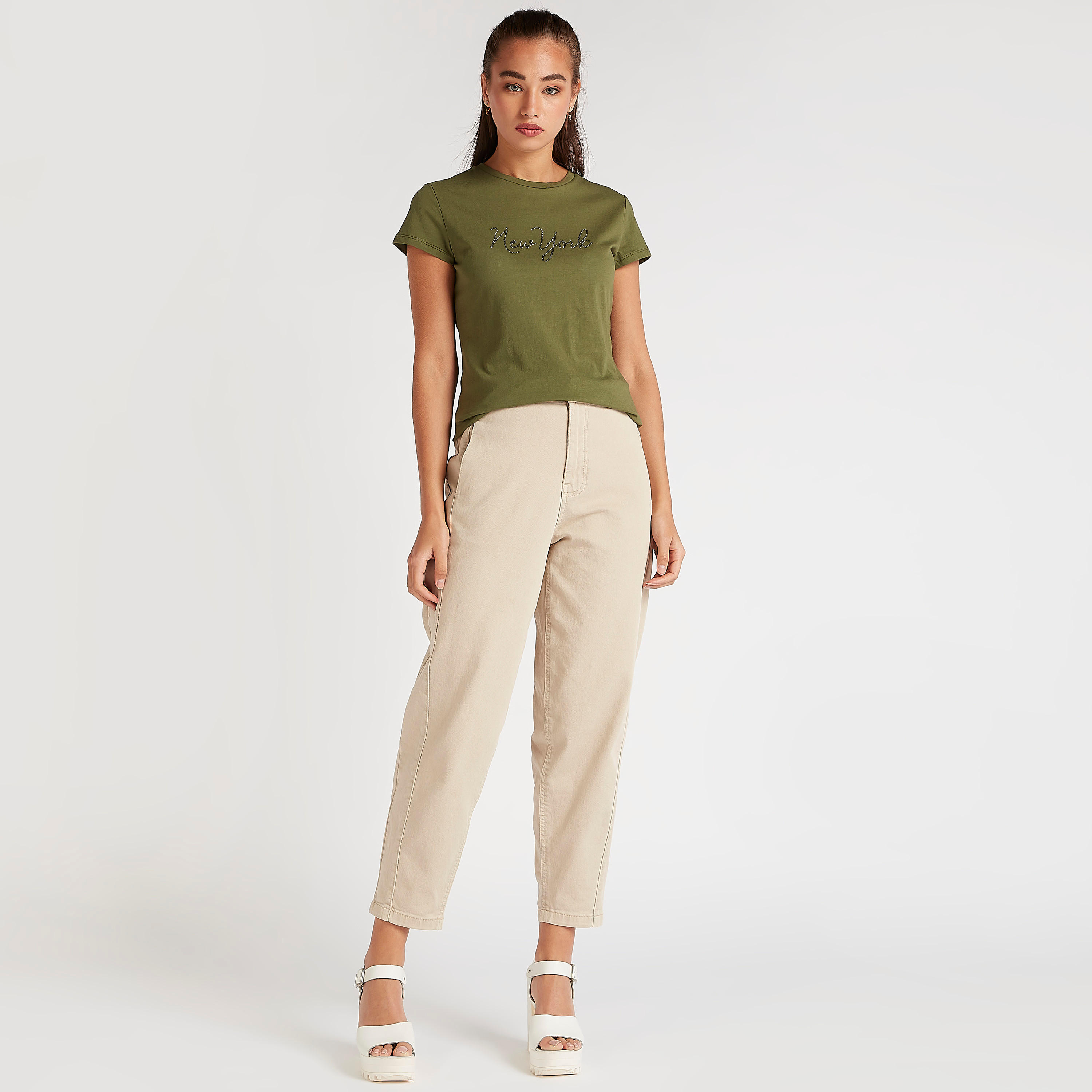 تيشيرت مزيّن بياقة ضيّقة وأكمام كاب-women-clothing-tshirts-image-2