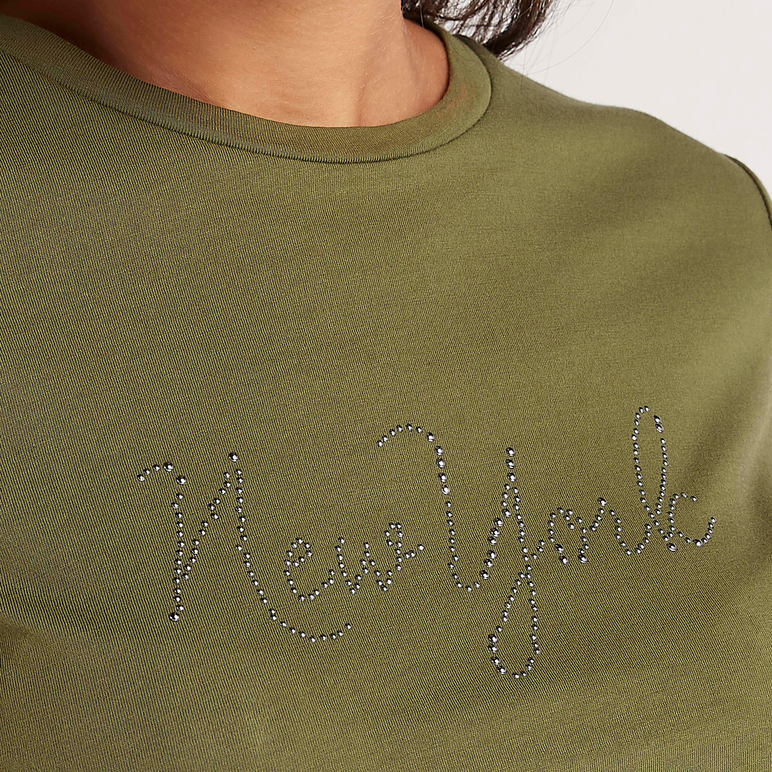تيشيرت مزيّن بياقة ضيّقة وأكمام كاب-women-clothing-tshirts-image-3