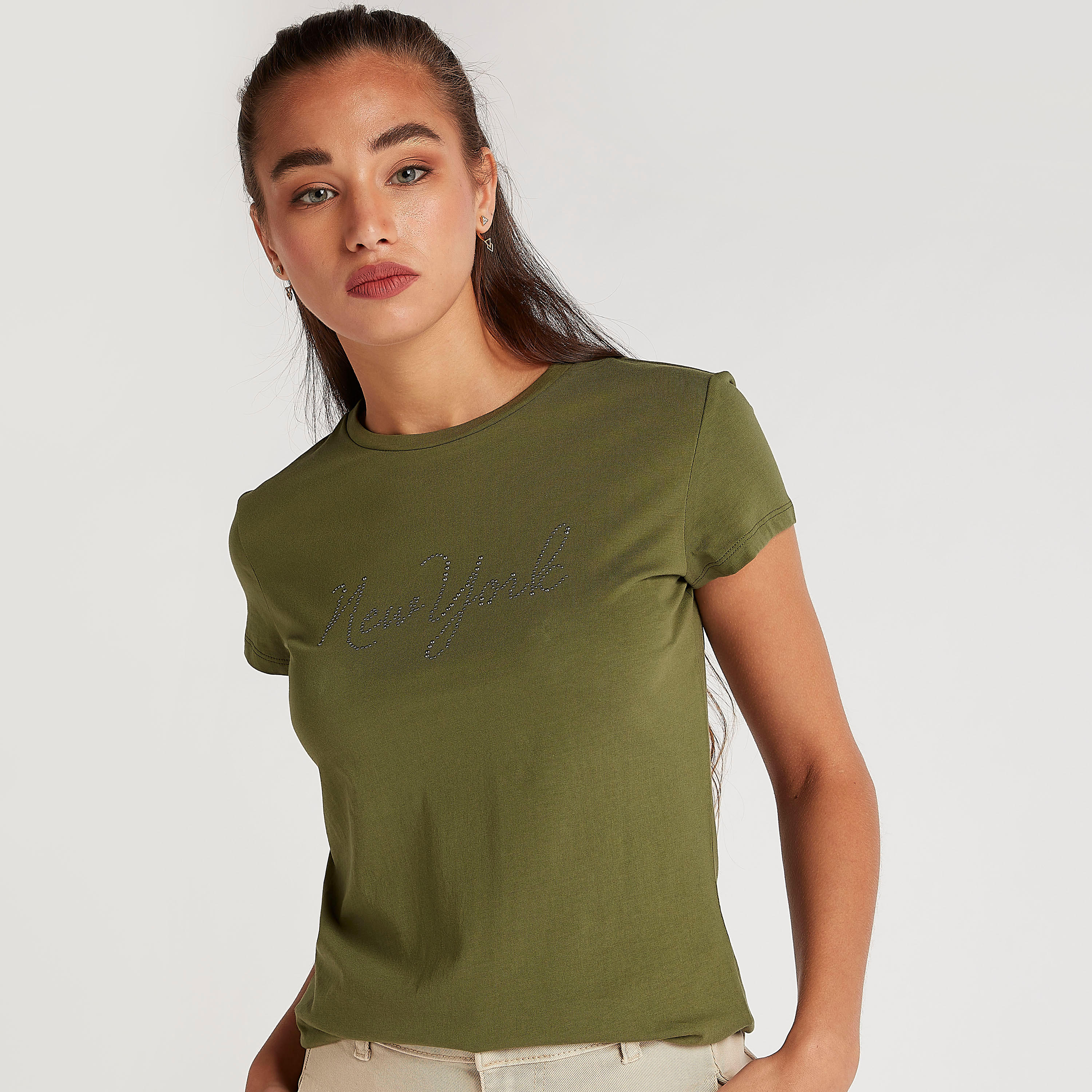تيشيرت مزيّن بياقة ضيّقة وأكمام كاب-women-clothing-tshirts-image-5