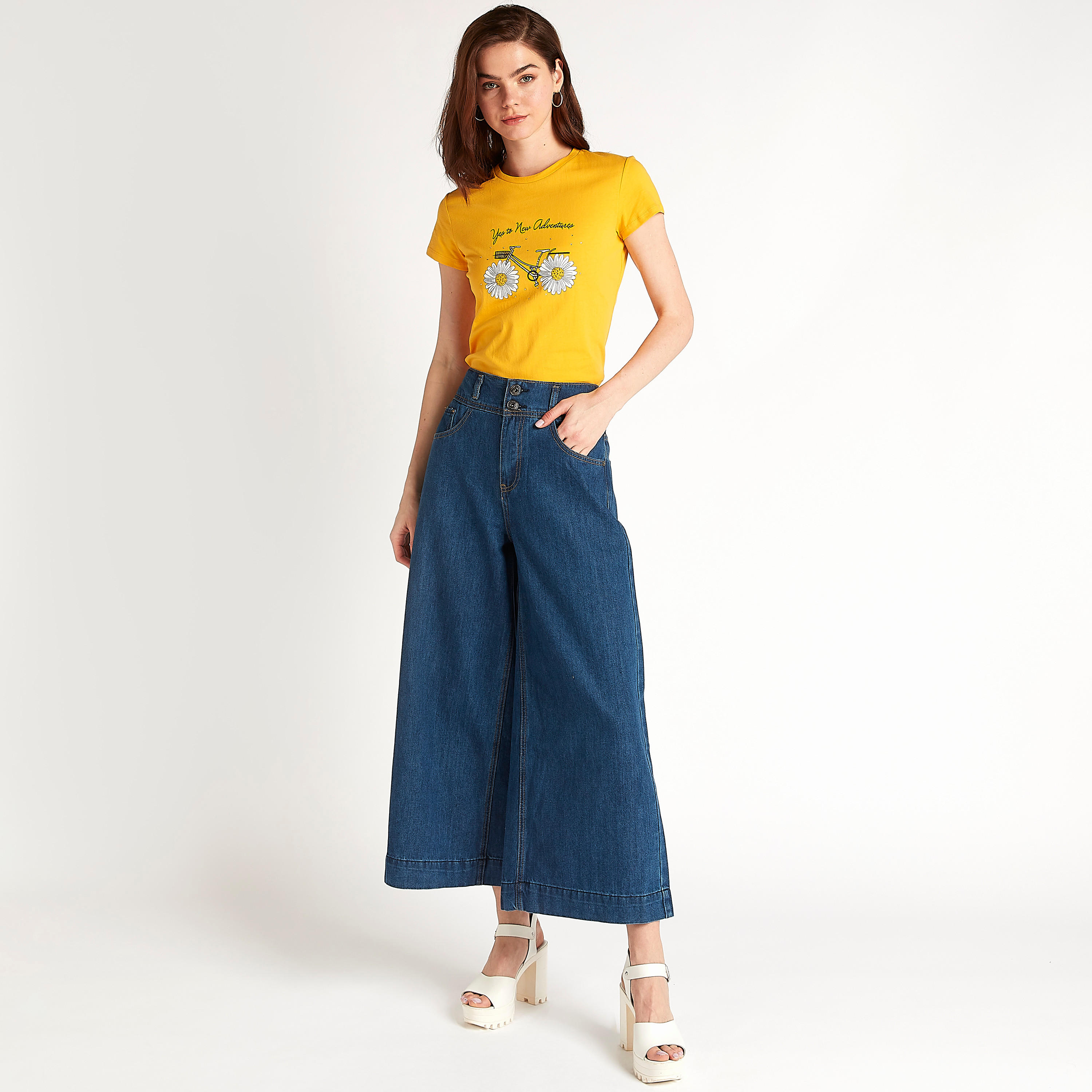 تيشيرت بياقة ضيّقة وأكمام كاب وطبعات-women-clothing-tshirts-image-2