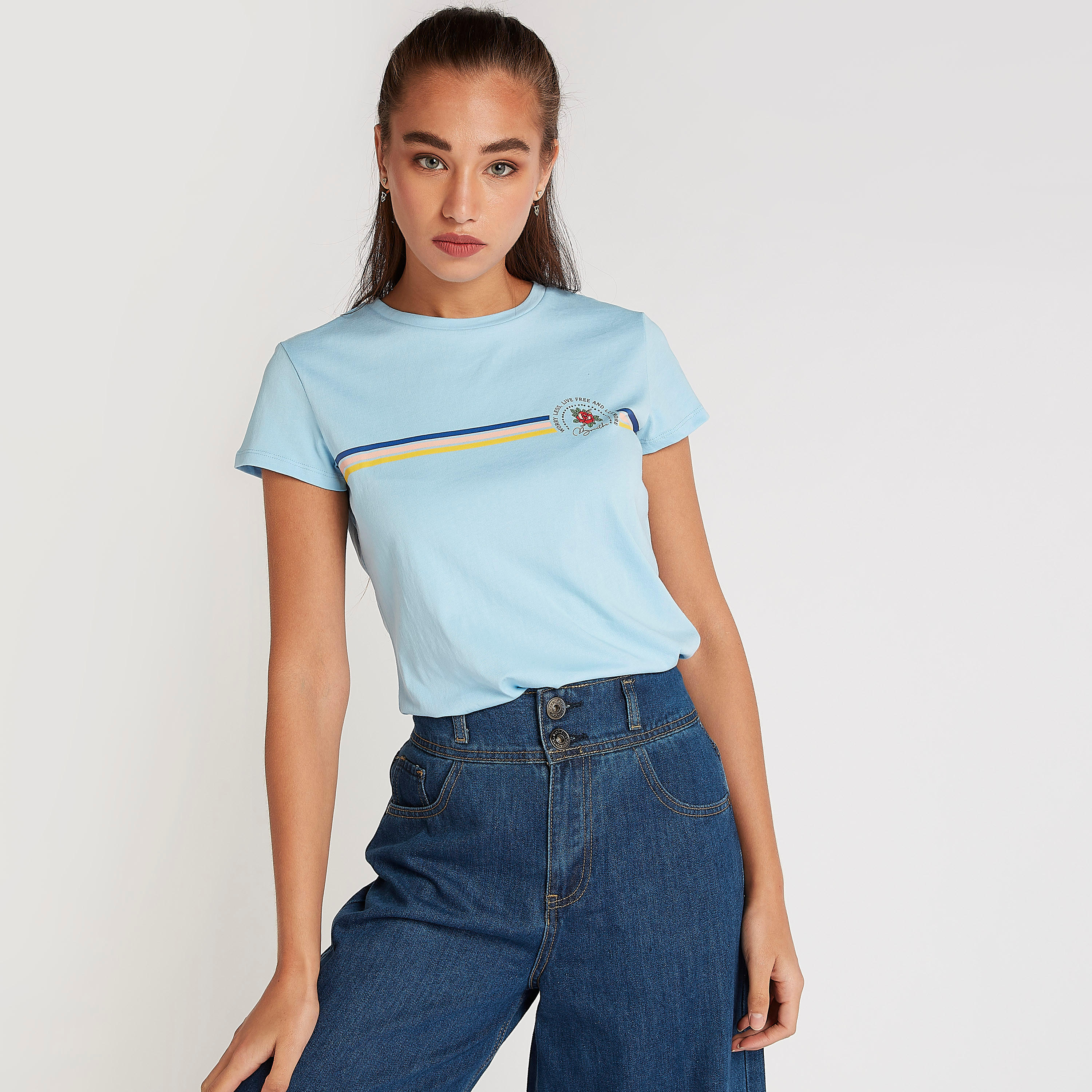 تيشيرت بياقة ضيّقة وأكمام كاب وطبعات-women-clothing-tshirts-image-1