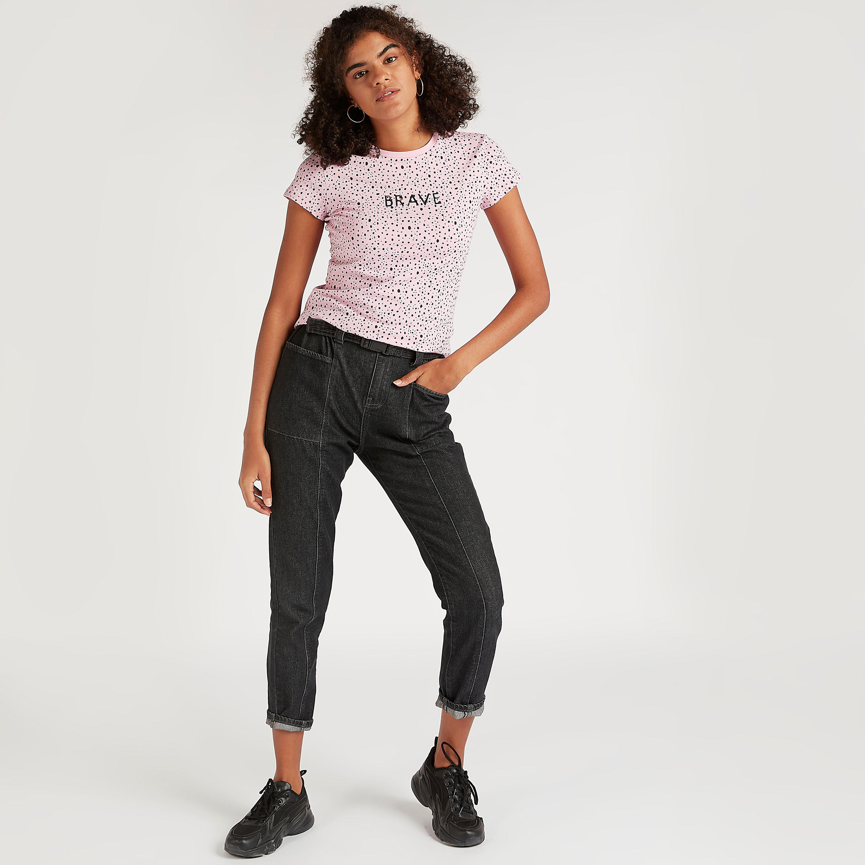 تيشيرت بياقة ضيّقة وأكمام كاب وطبعات-women-clothing-tshirts-image-4