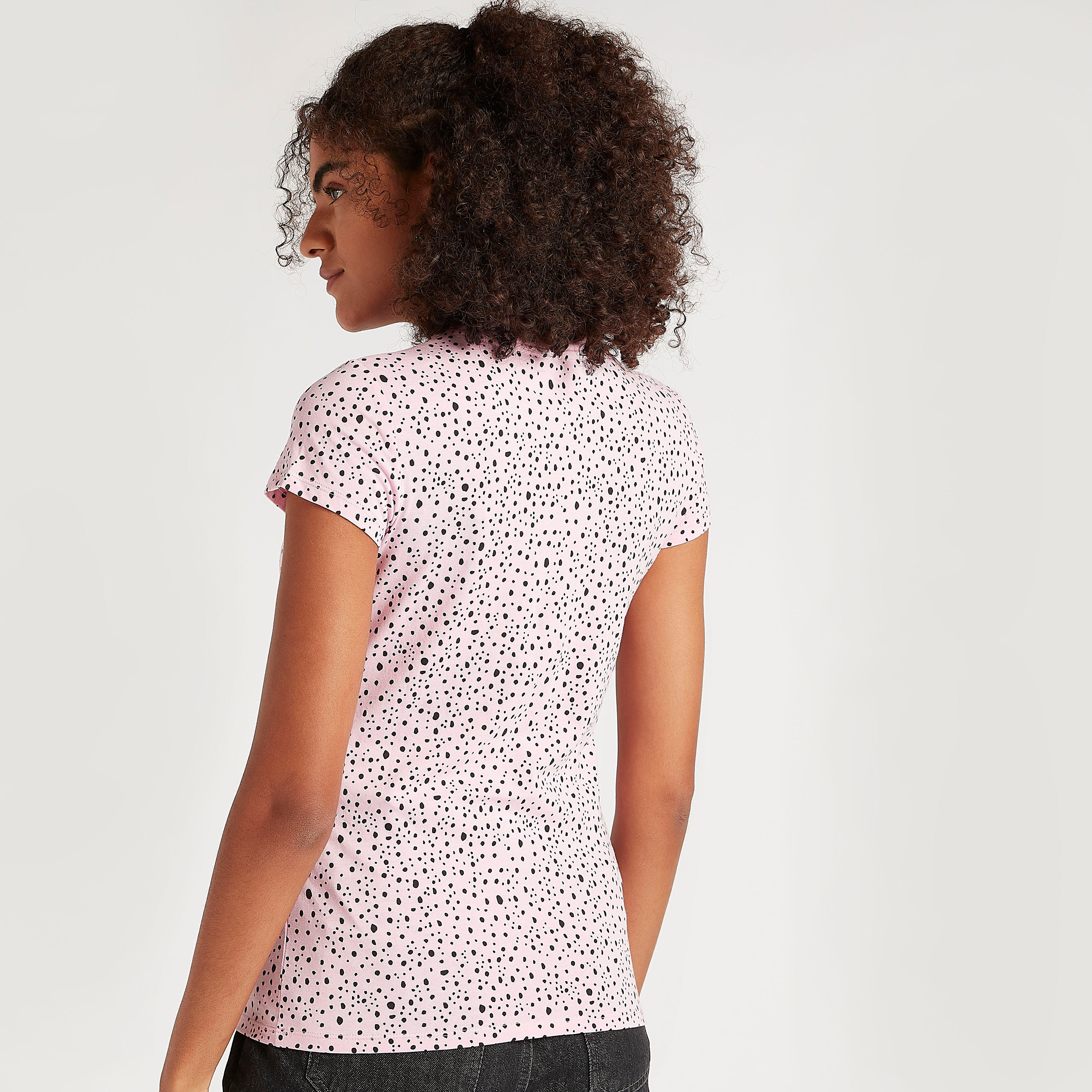 تيشيرت بياقة ضيّقة وأكمام كاب وطبعات-women-clothing-tshirts-image-2