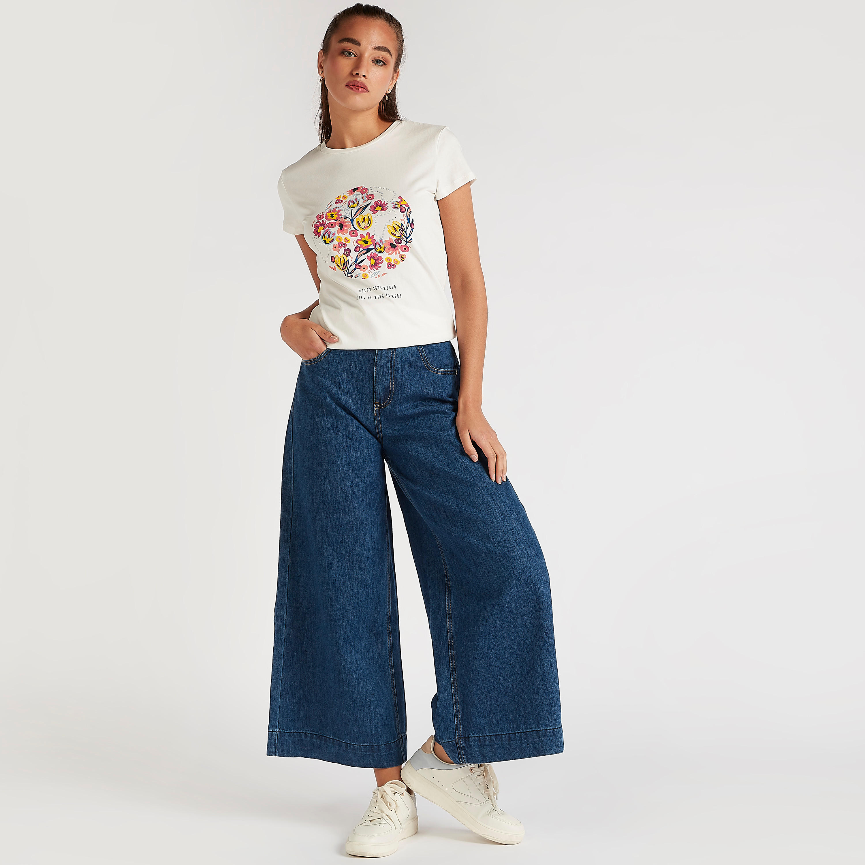تيشيرت بياقة ضيّقة وأكمام كاب وطبعات-women-clothing-tshirts-image-2