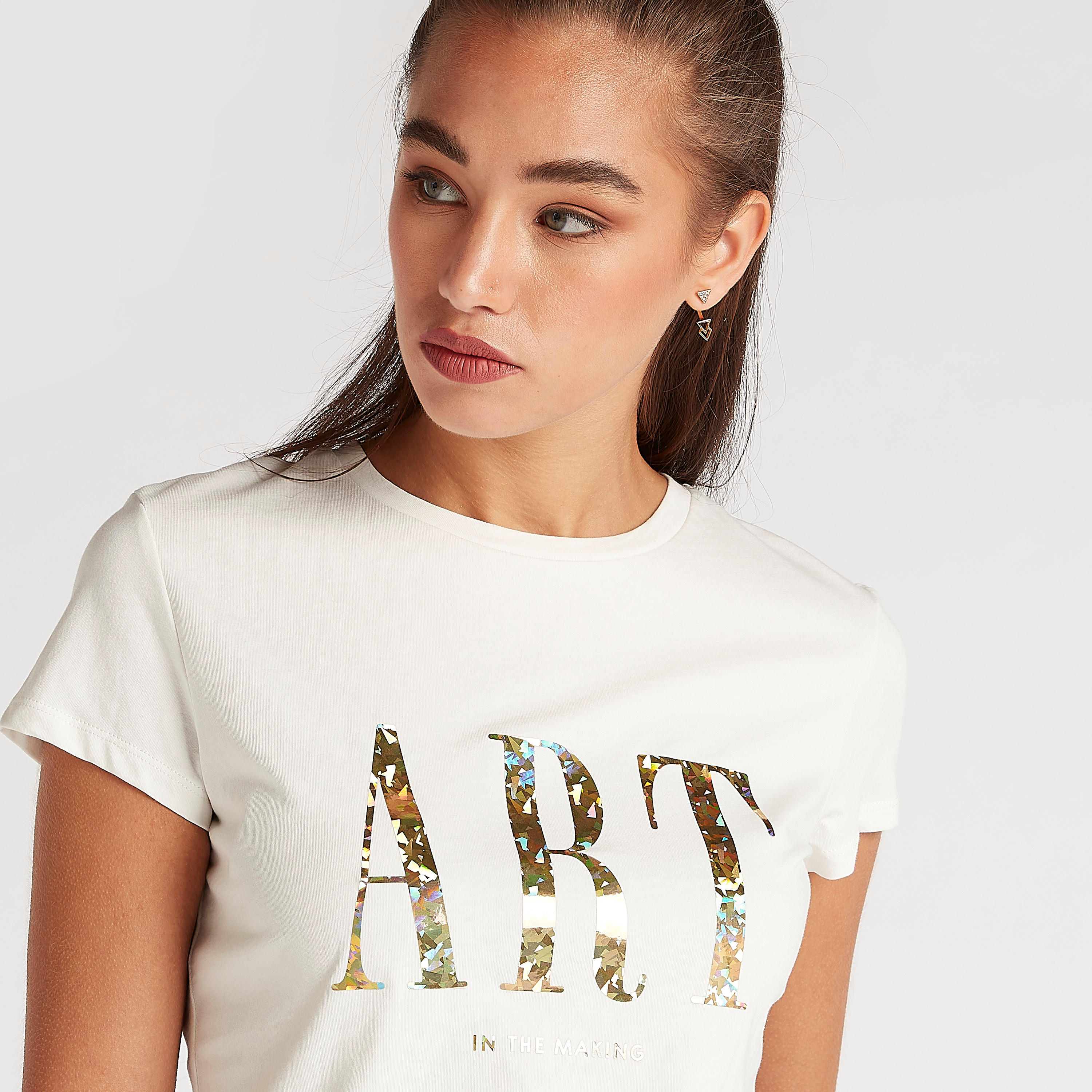 تيشيرت بياقة ضيّقة وأكمام كاب وطبعات-women-clothing-tshirts-image-5