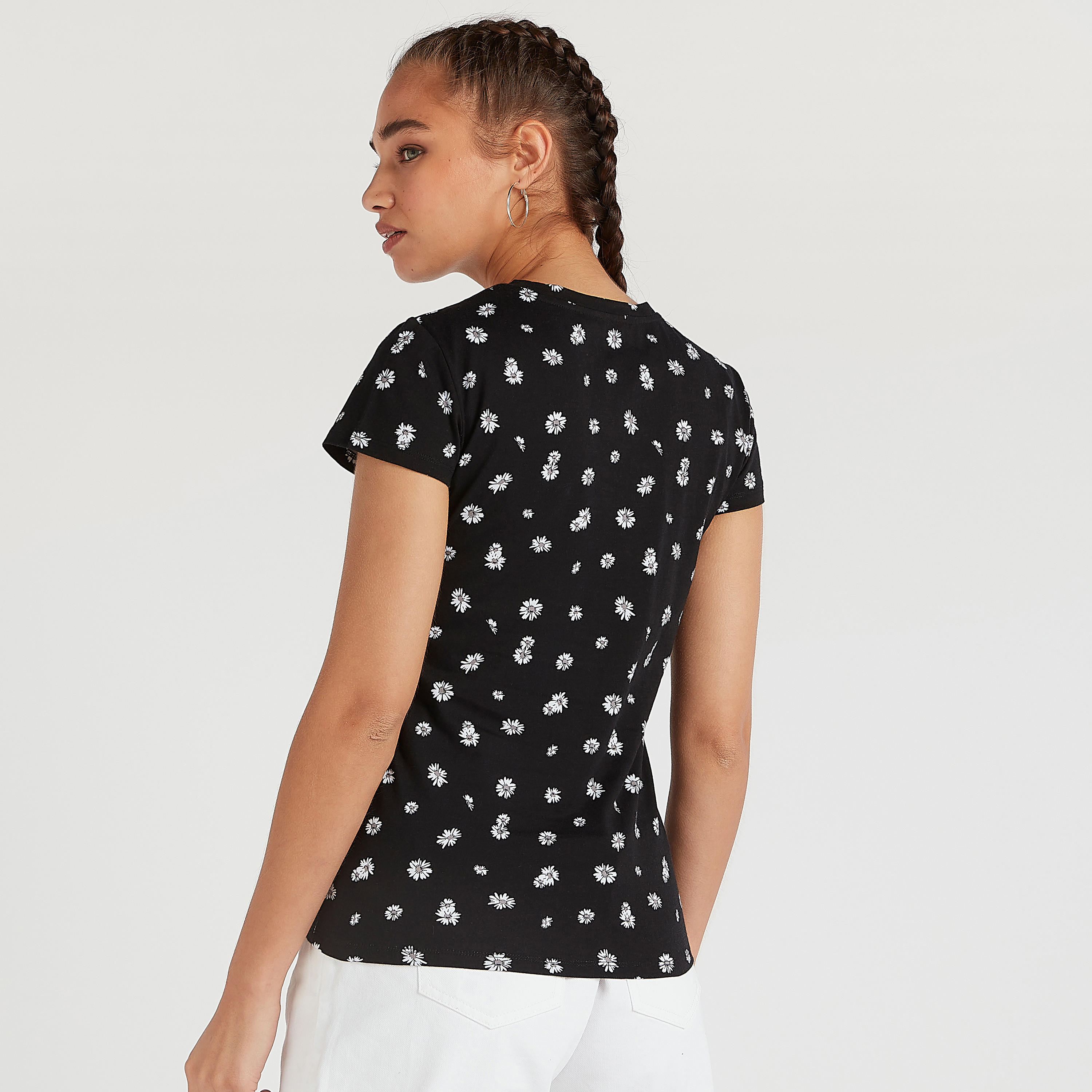تيشيرت بياقة ضيّقة وأكمام كاب وطبعات أزهار-women-clothing-tshirts-image-3