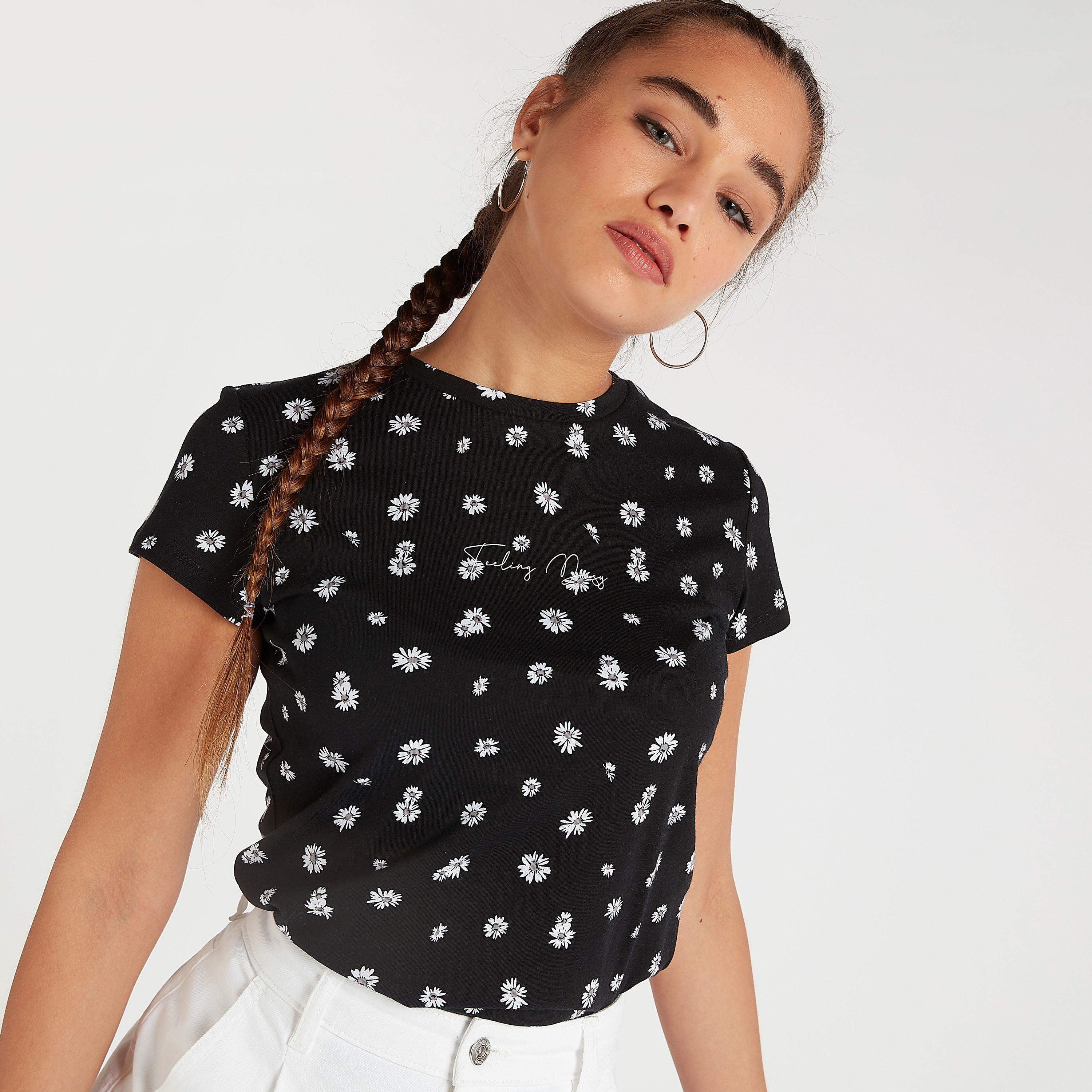 تيشيرت بياقة ضيّقة وأكمام كاب وطبعات أزهار-women-clothing-tshirts-image-5