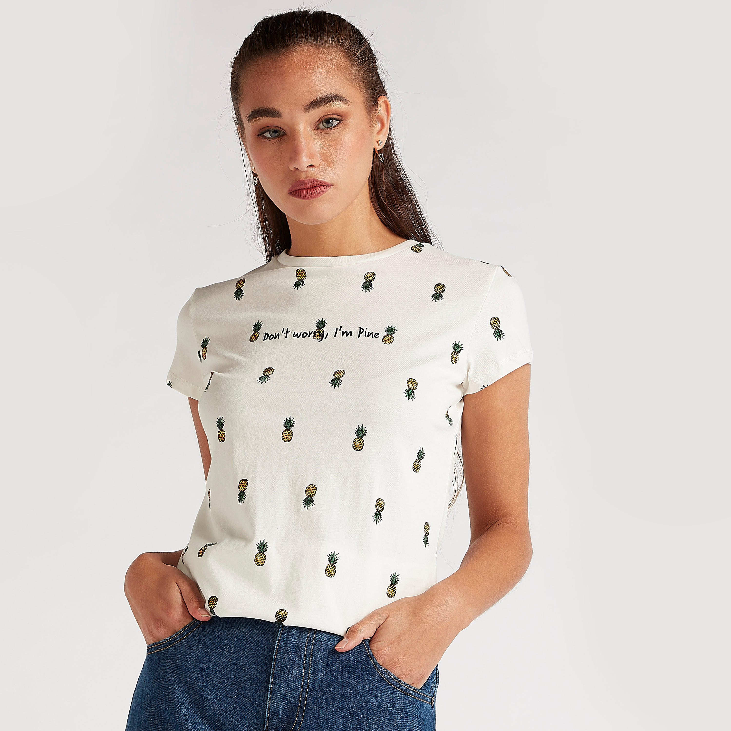 تيشيرت بياقة ضيّقة وأكمام كاب وطبعات-women-clothing-tshirts-image-1