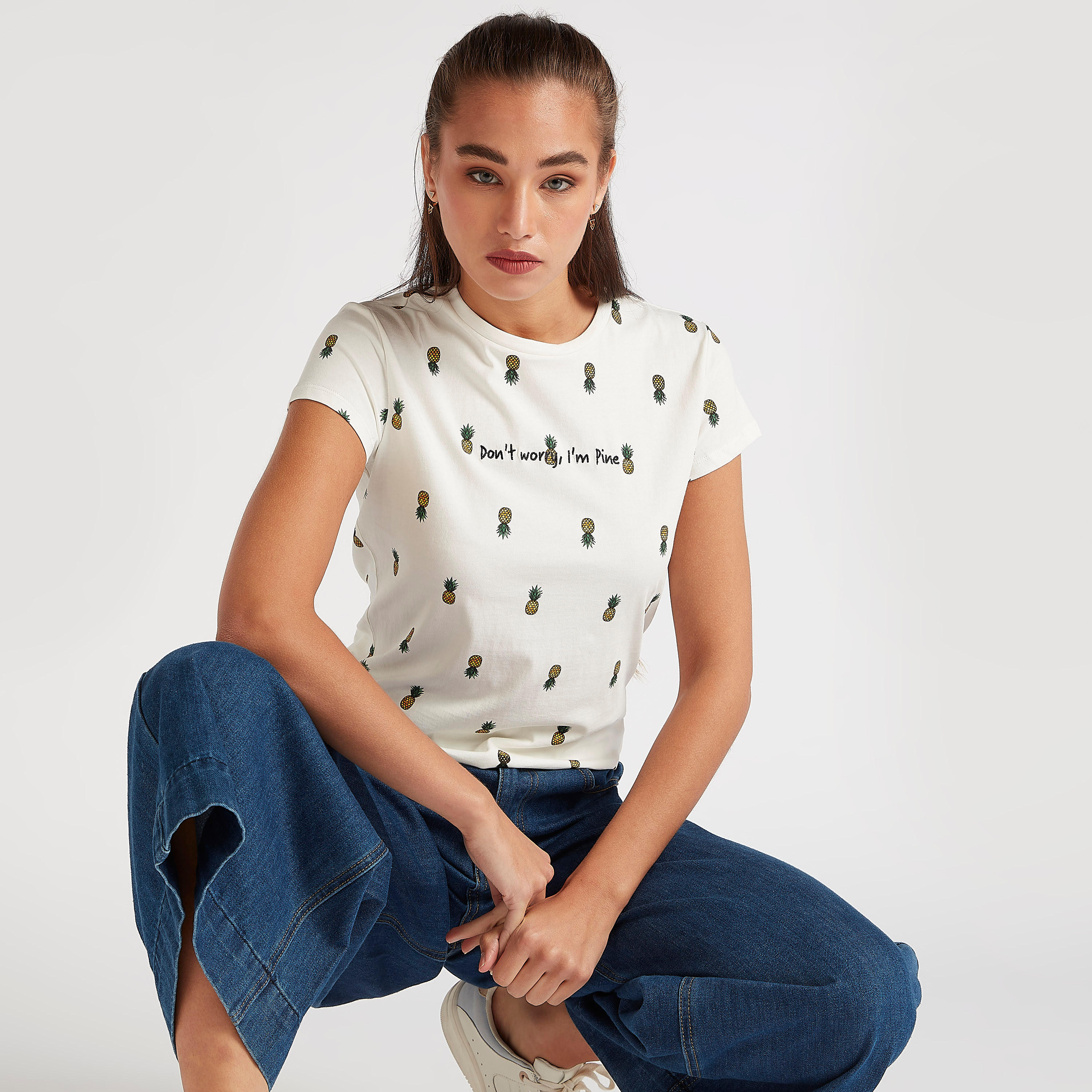 تيشيرت بياقة ضيّقة وأكمام كاب وطبعات-women-clothing-tshirts-image-2