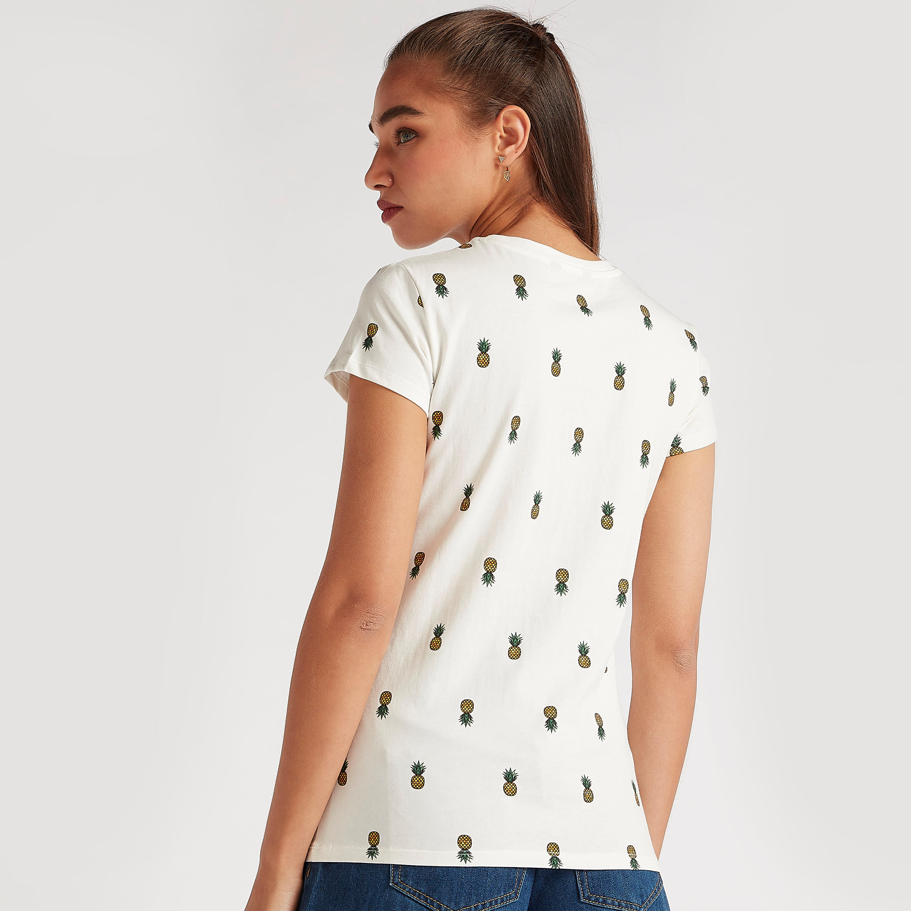 تيشيرت بياقة ضيّقة وأكمام كاب وطبعات-women-clothing-tshirts-image-4