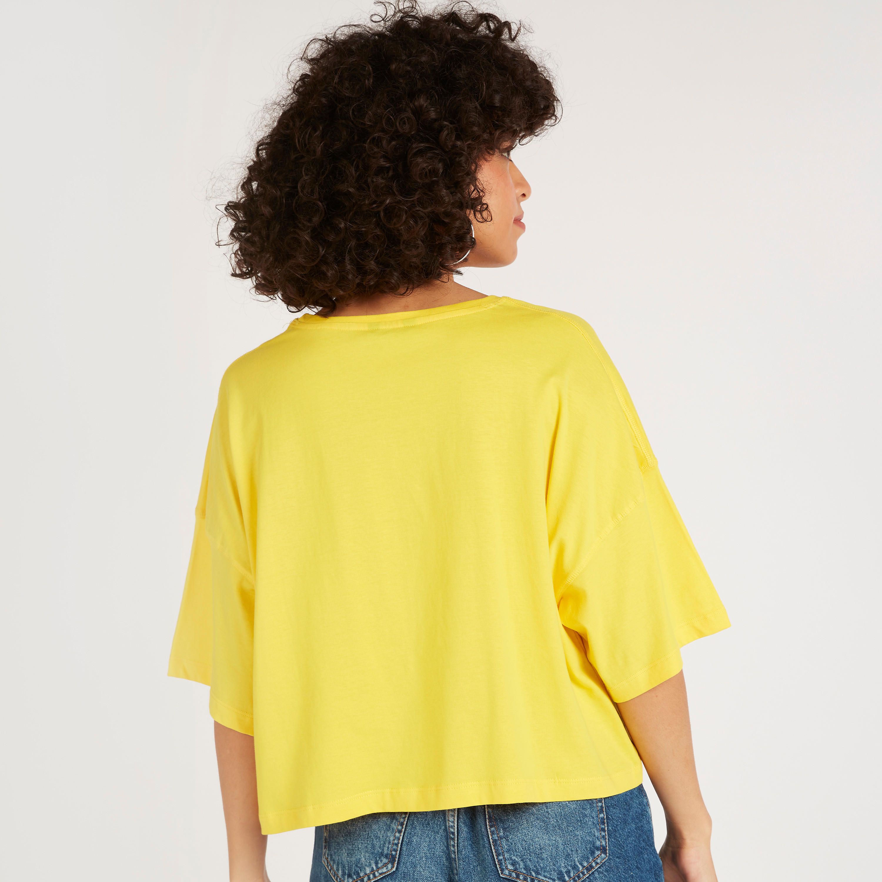 تيشيرت قصير بياقة ضيّقة وأكمام قصيرة وطبعات-women-clothing-tshirts-image-6