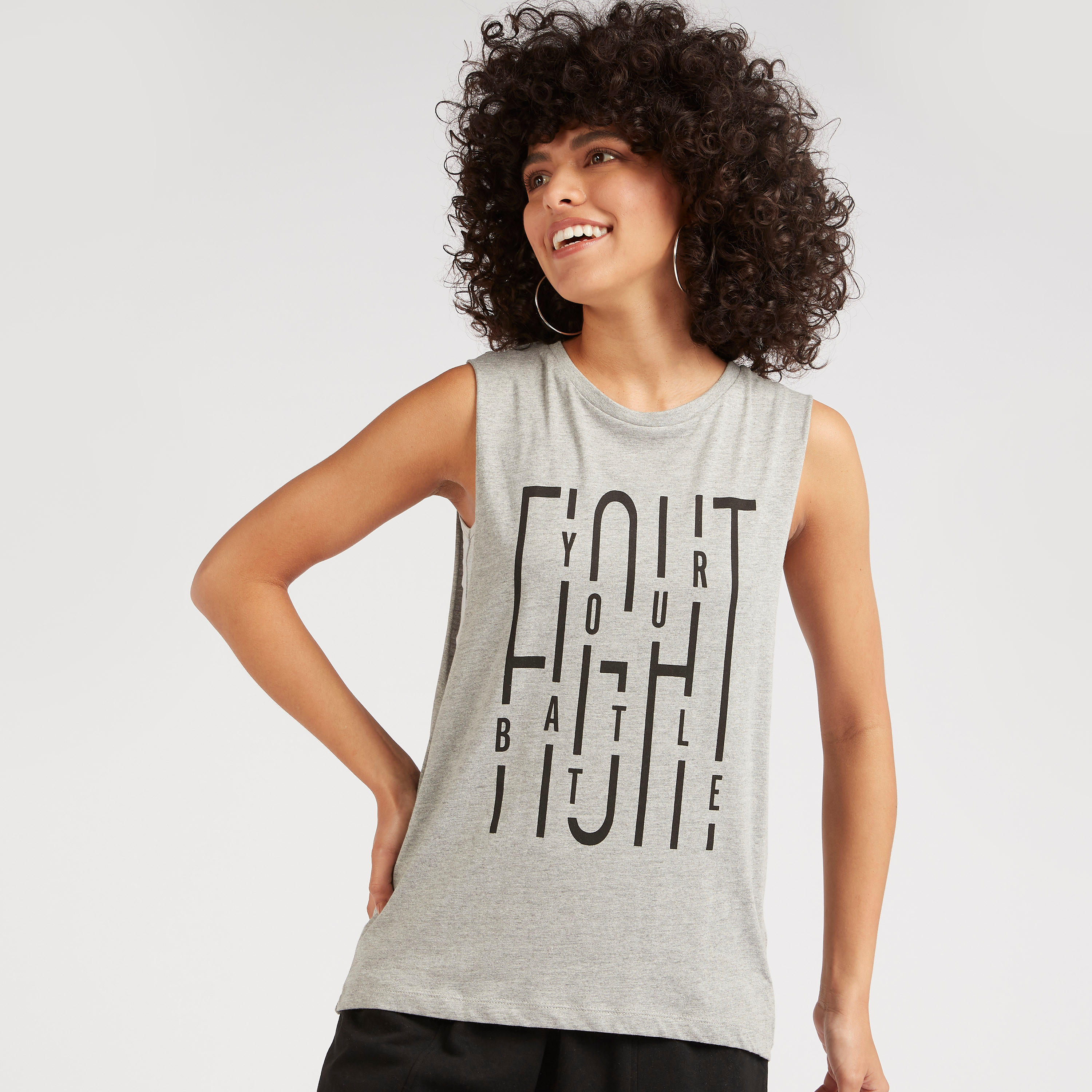 فيست بياقة ضيّقة وطبعات تايبوجرافيك-women-clothing-tshirts-image-5