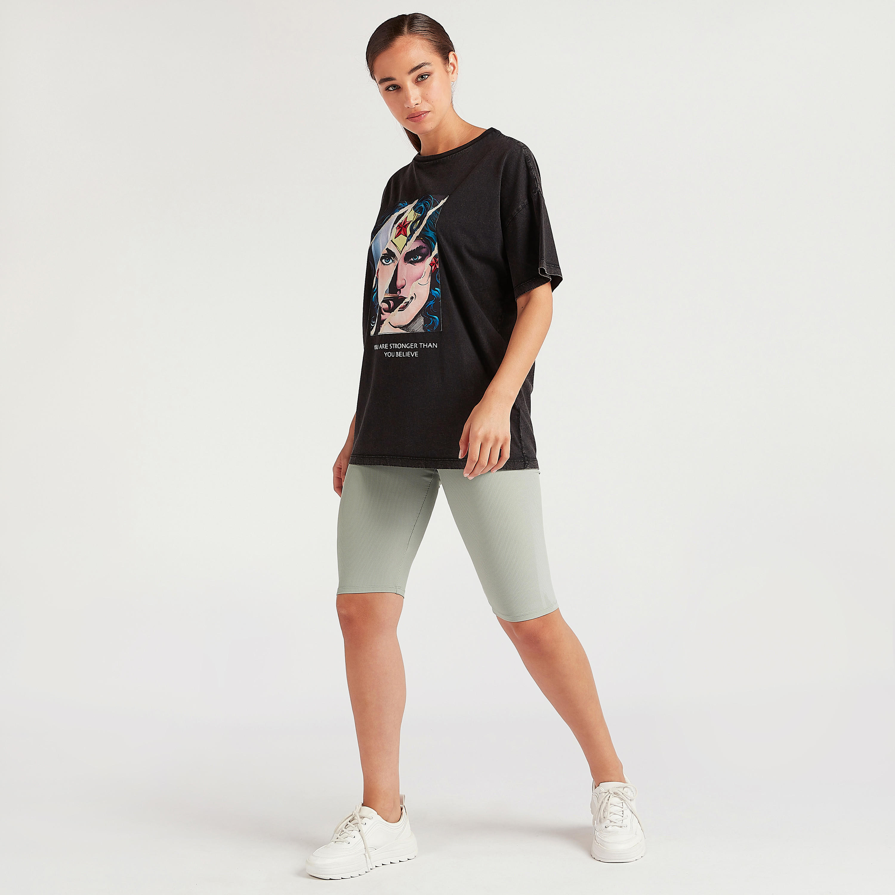 شورت بارز الملمس بخصر مطّاطي مرتفع-women-clothing-bottoms-shorts-image-2