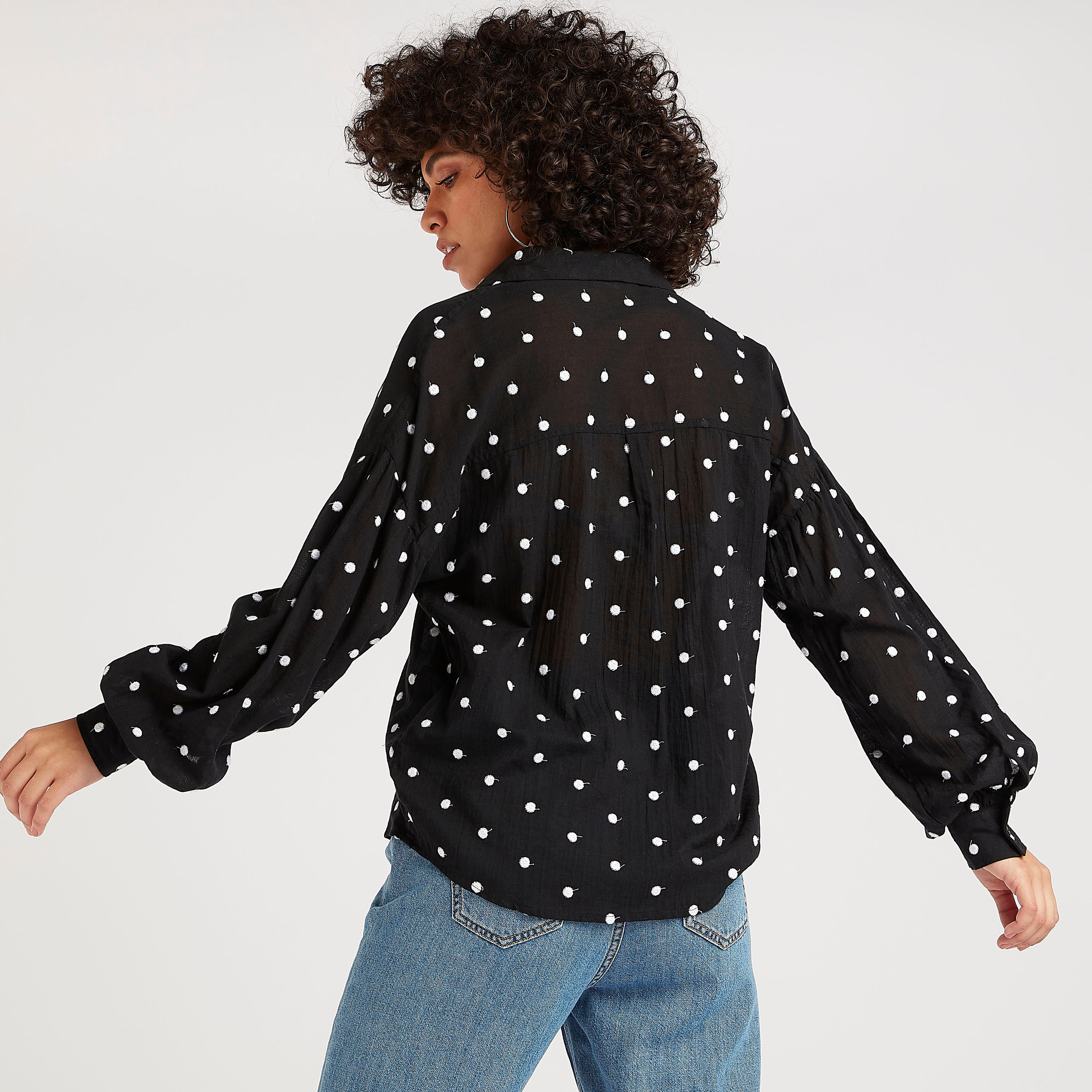 قميص بأكمام طويلة وطبعات منقّطة-women-clothing-shirtsandblouses-shirts-image-4