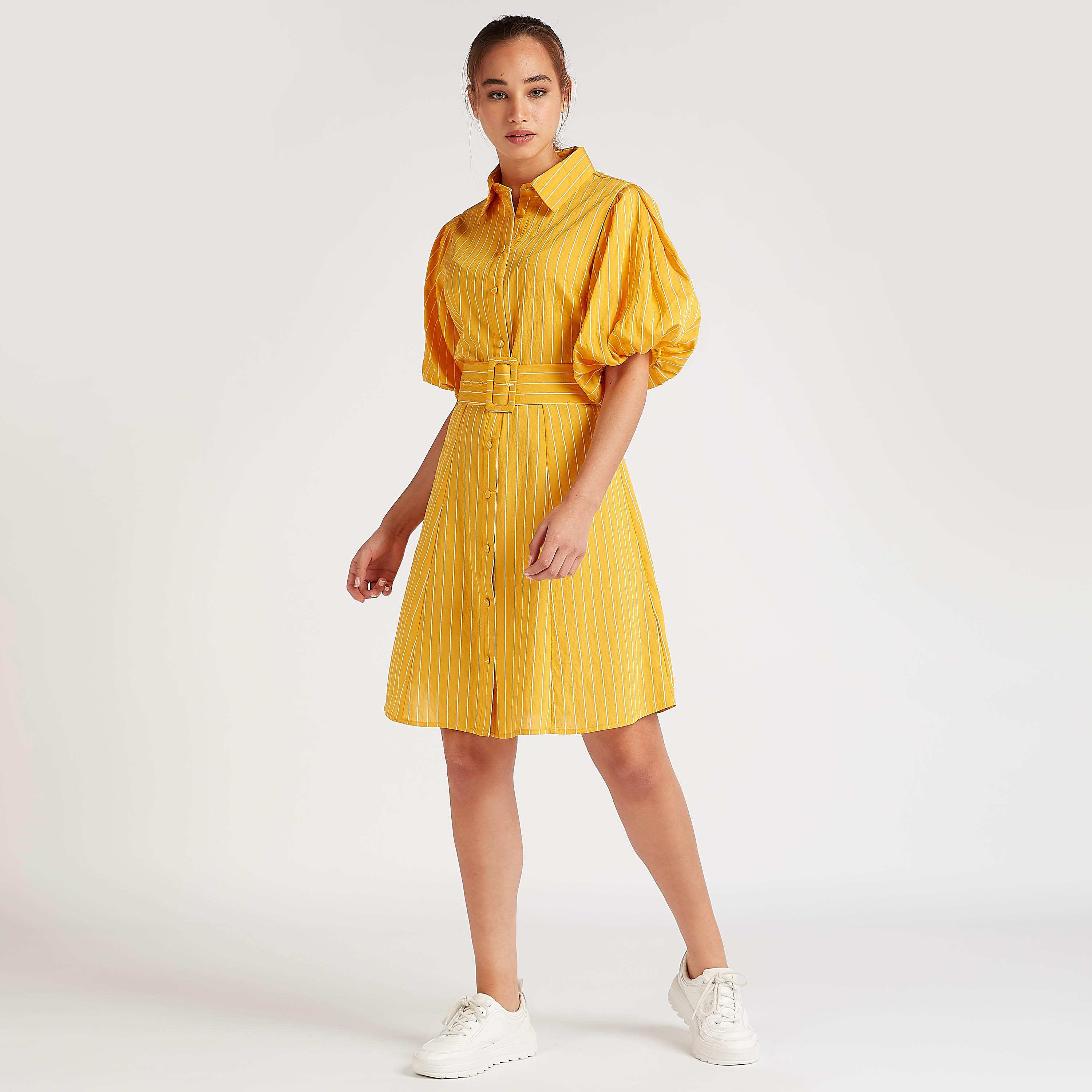 فستان قميص مخطّط قصير بحزام وأكمام قصيرة منفوخة-women-clothing-dresses-image-1