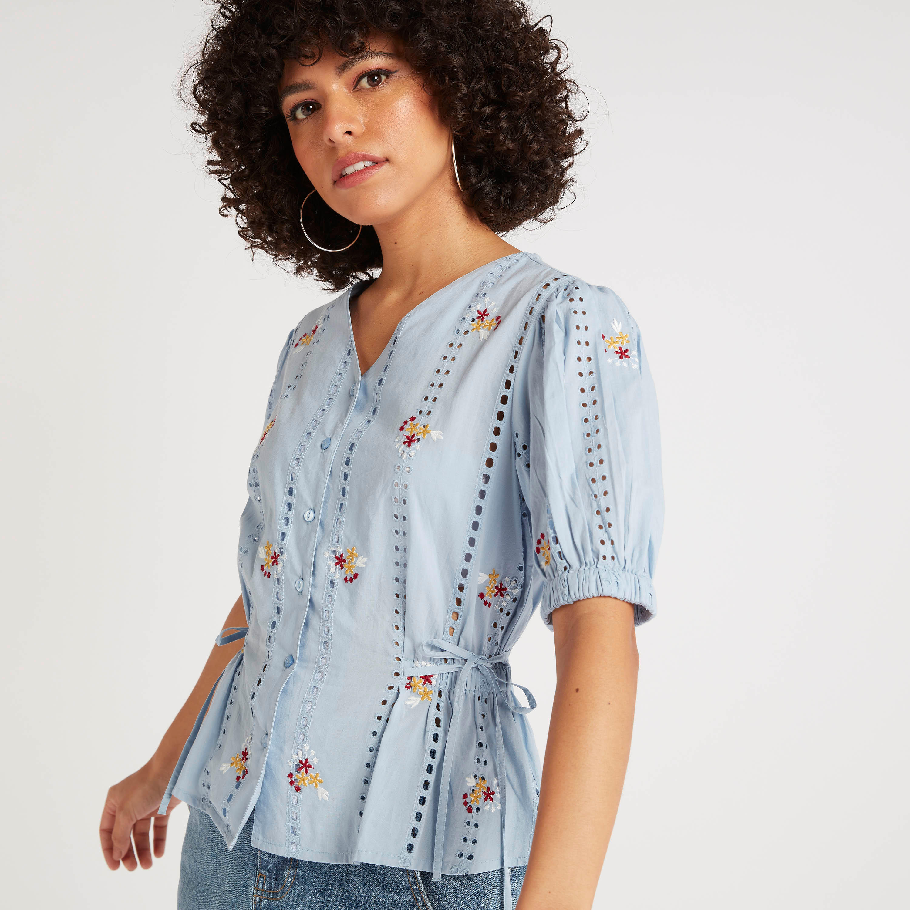 بلوزة مطرزة بخصر رباط وأكمام منفوخة-women-clothing-shirtsandblouses-blouses-image-1