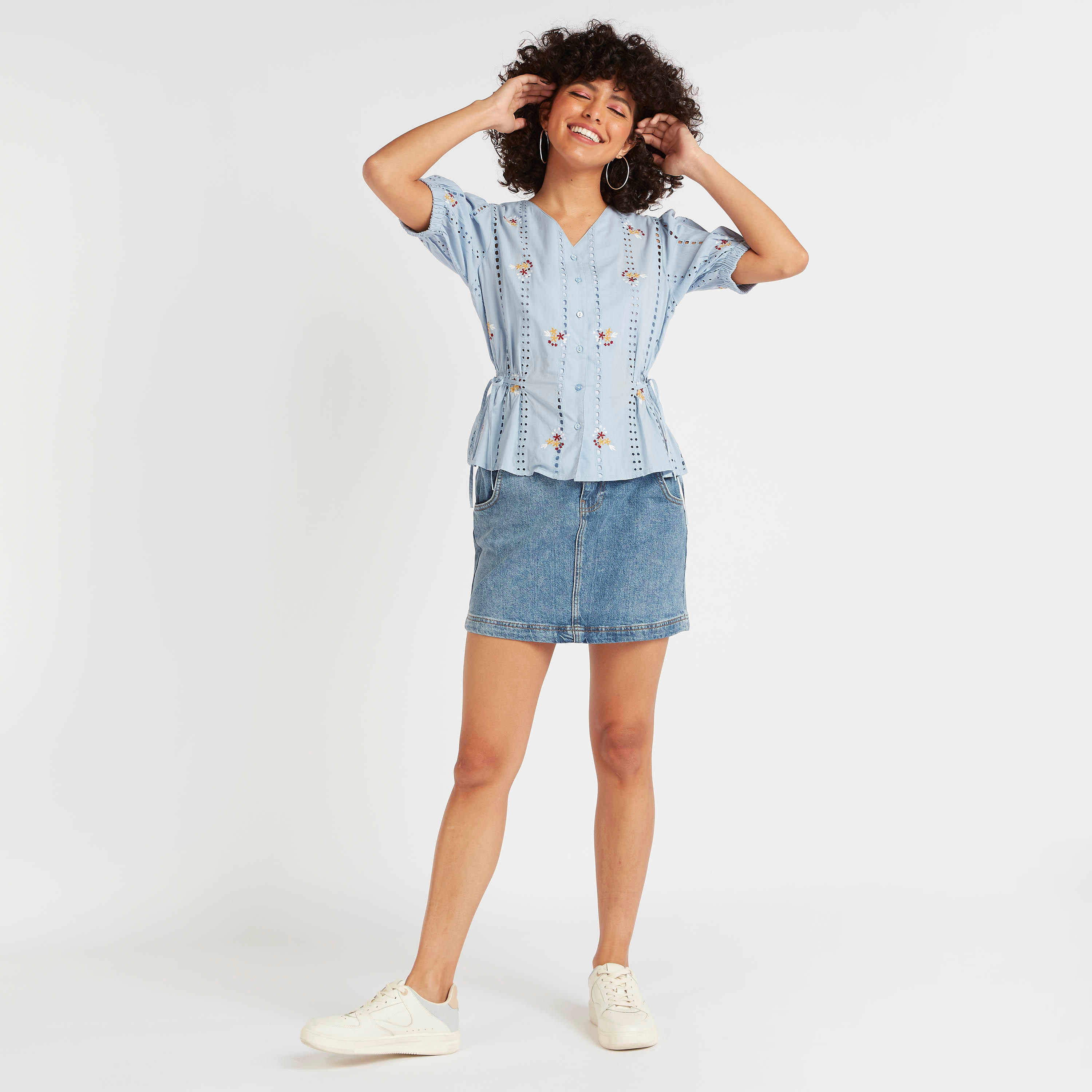 بلوزة مطرزة بخصر رباط وأكمام منفوخة-women-clothing-shirtsandblouses-blouses-image-2