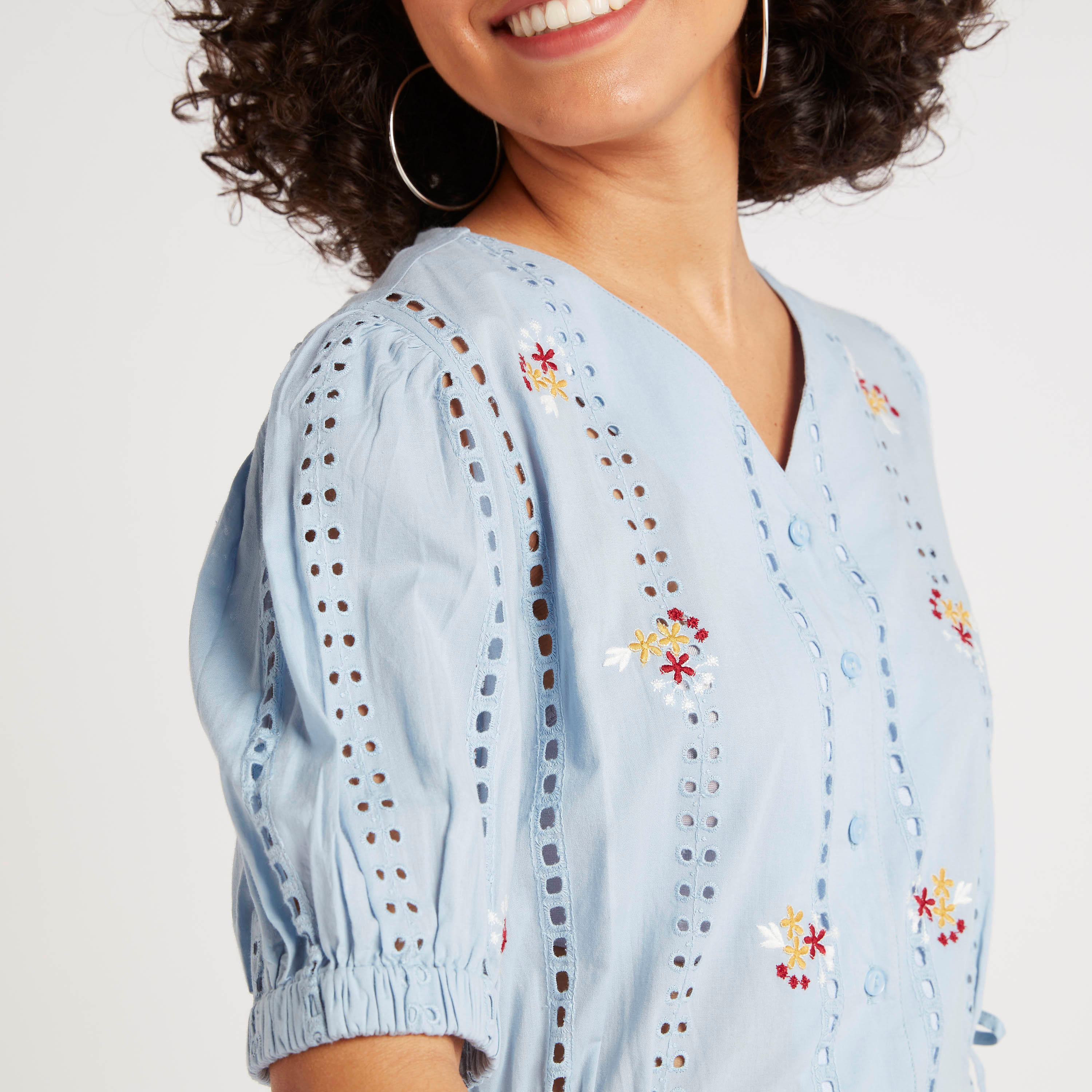 بلوزة مطرزة بخصر رباط وأكمام منفوخة-women-clothing-shirtsandblouses-blouses-image-5
