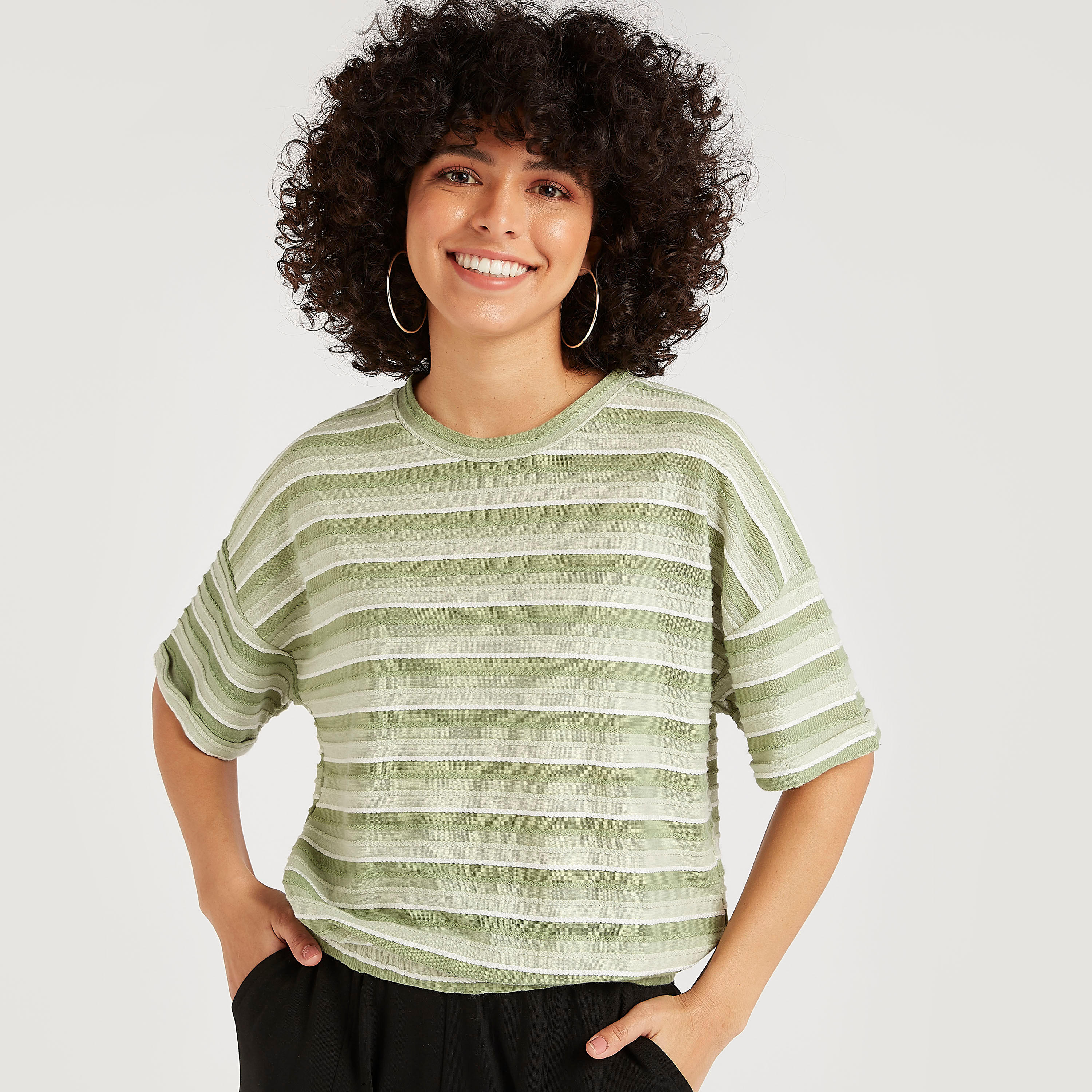 تيشيرت مقلّم بياقة ضيّقة وأكمام قصيرة-women-clothing-tshirts-image-5