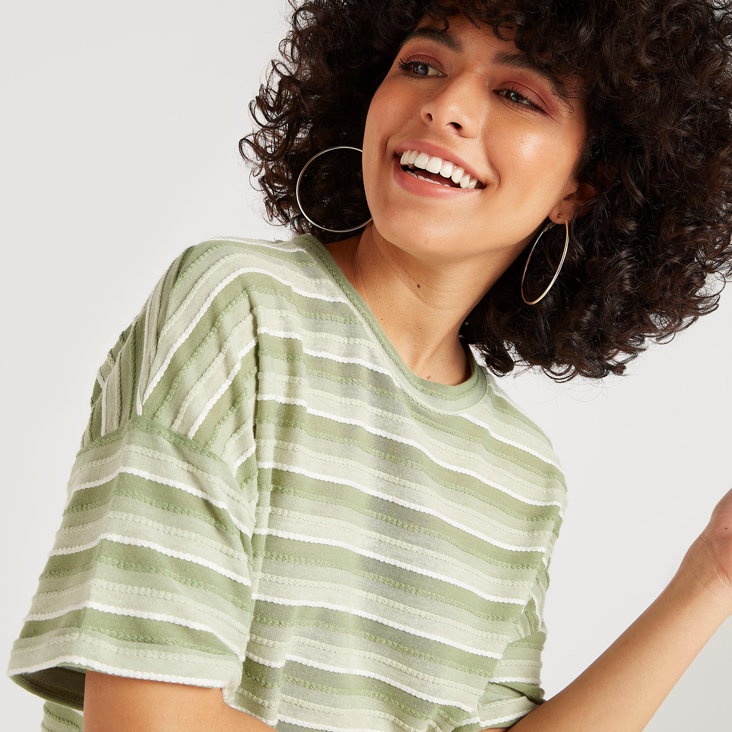 تيشيرت مقلّم بياقة ضيّقة وأكمام قصيرة-women-clothing-tshirts-image-6