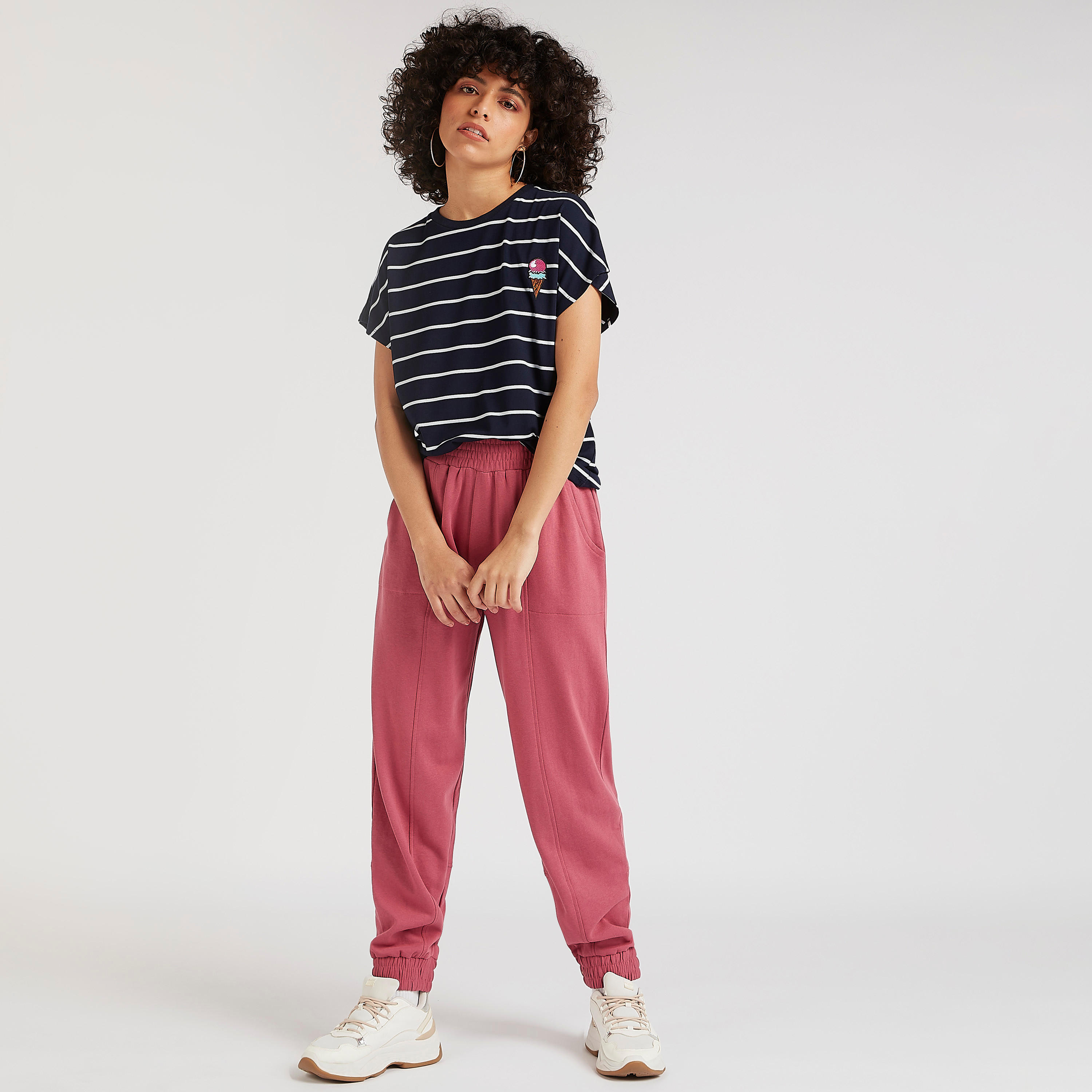 تيشيرت مقلّم بياقة ضيّقة وأكمام كاب-women-clothing-tshirts-image-2
