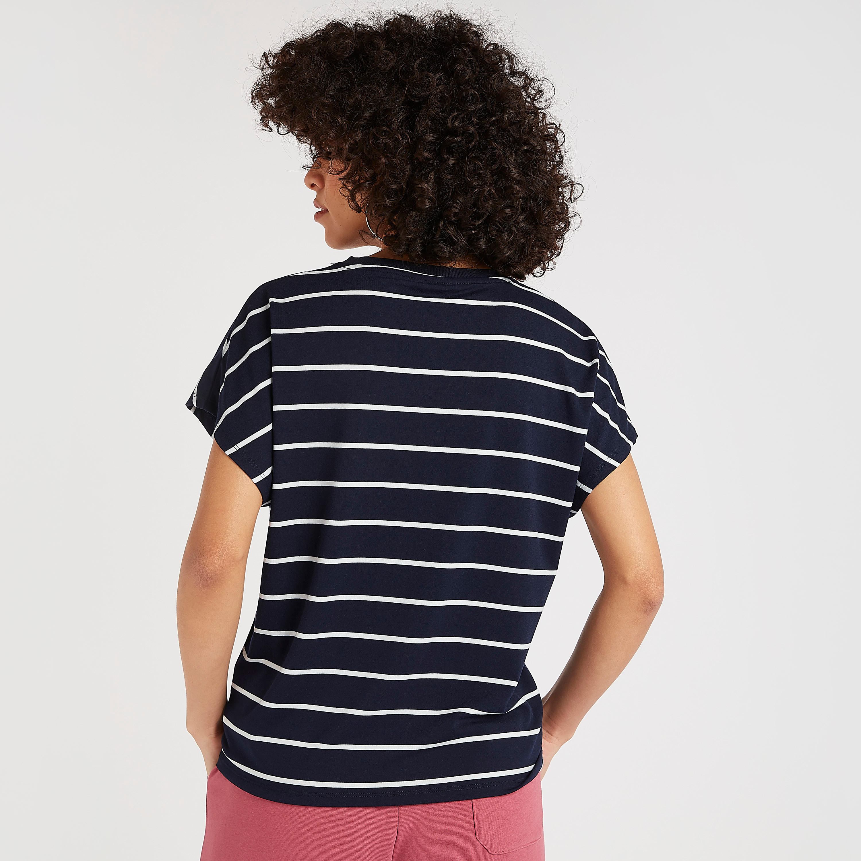 تيشيرت مقلّم بياقة ضيّقة وأكمام كاب-women-clothing-tshirts-image-4
