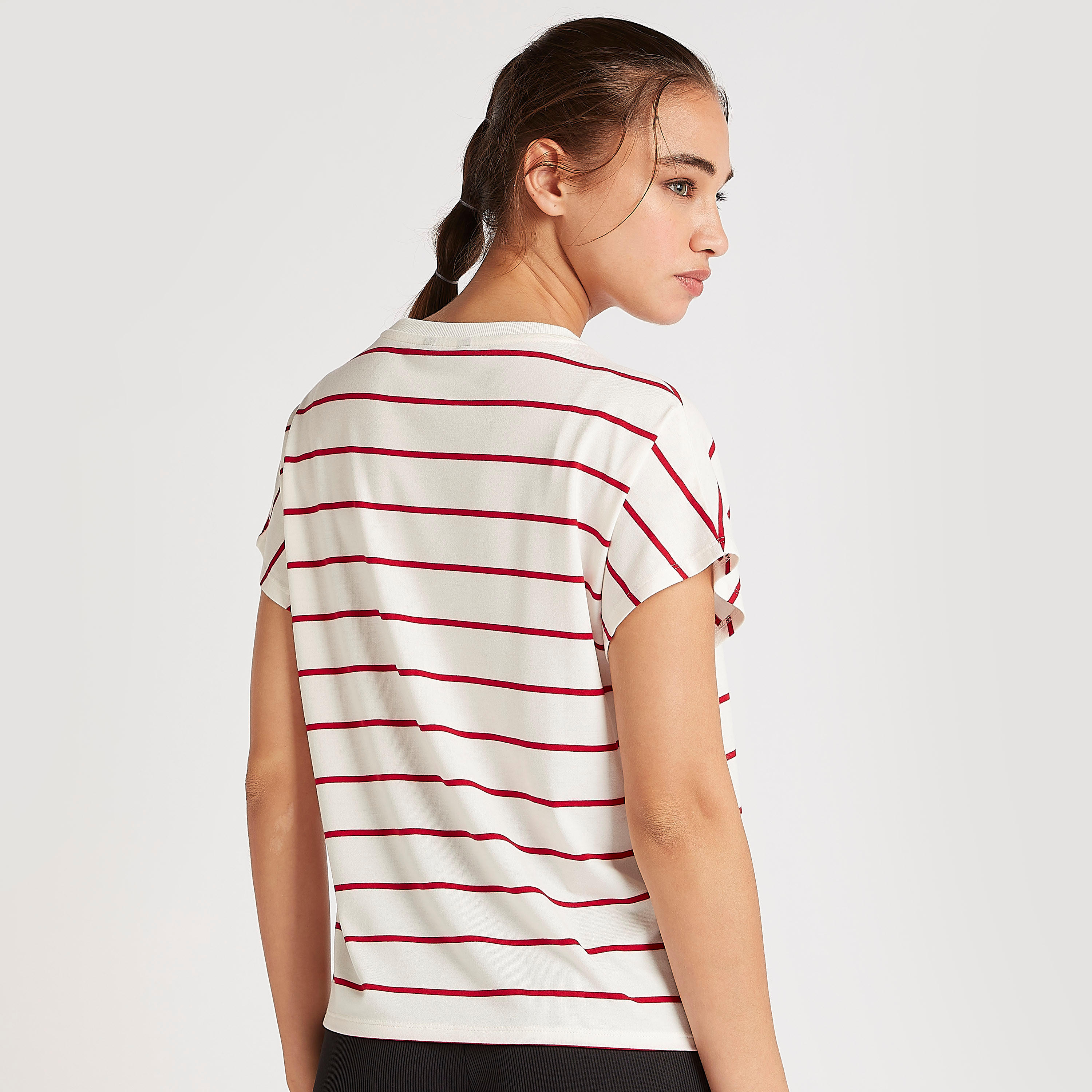 تيشيرت مخطّط بياقة ضيّقة وأكمام قصيرة-women-clothing-tshirts-image-4