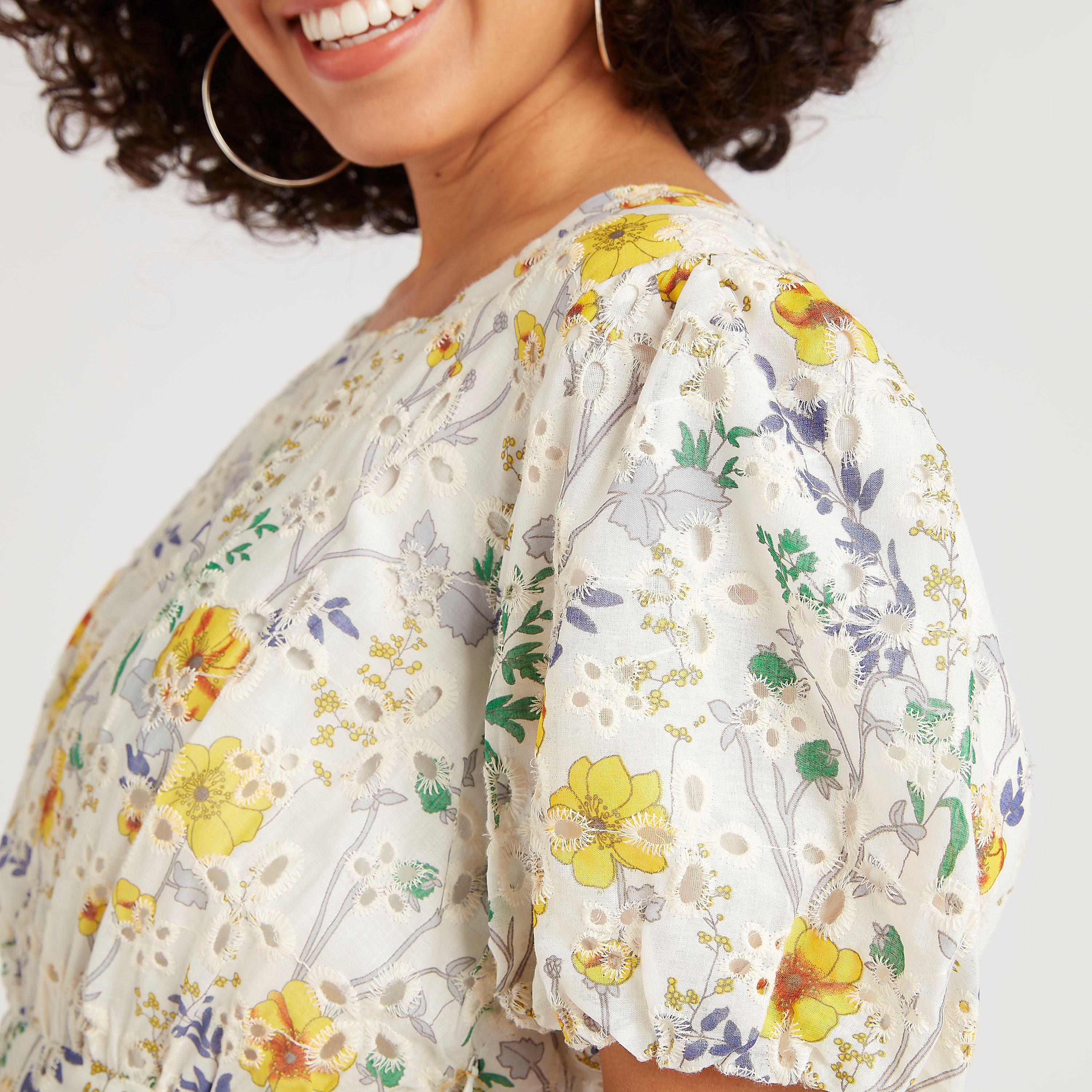 فستان منسدل واسع قصير بطبعات أزهار وأكمام منفوخة-women-clothing-dresses-image-5