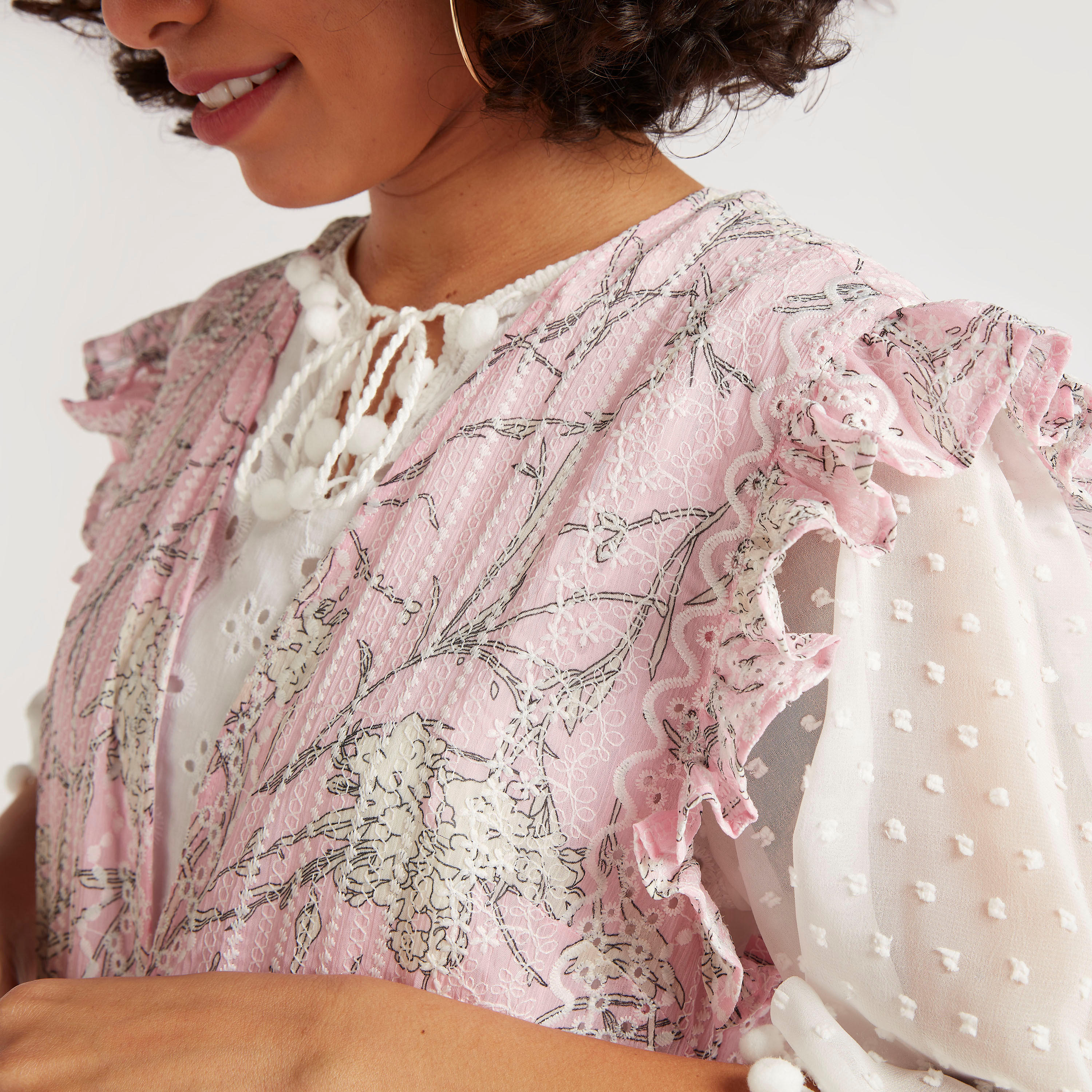 سترة طويلة مطرّزة بتفاصيل كشكشة وخصر برباط-women-winterwear-coatsandjackets-jackets-image-4