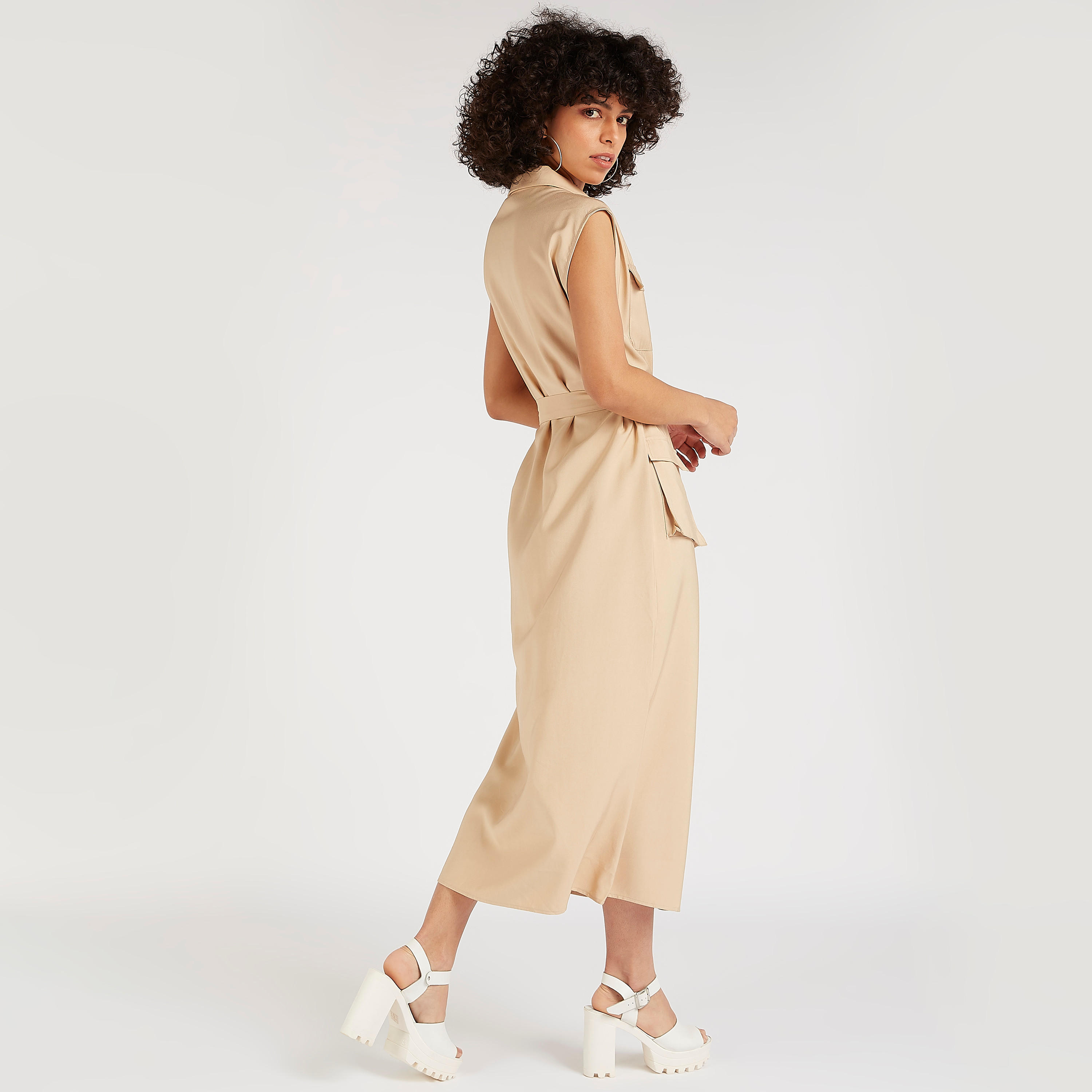 فستان قميص ميدي سادة دون أكمام بحزام رباط وجيوب بطيّة-women-clothing-dresses-image-4