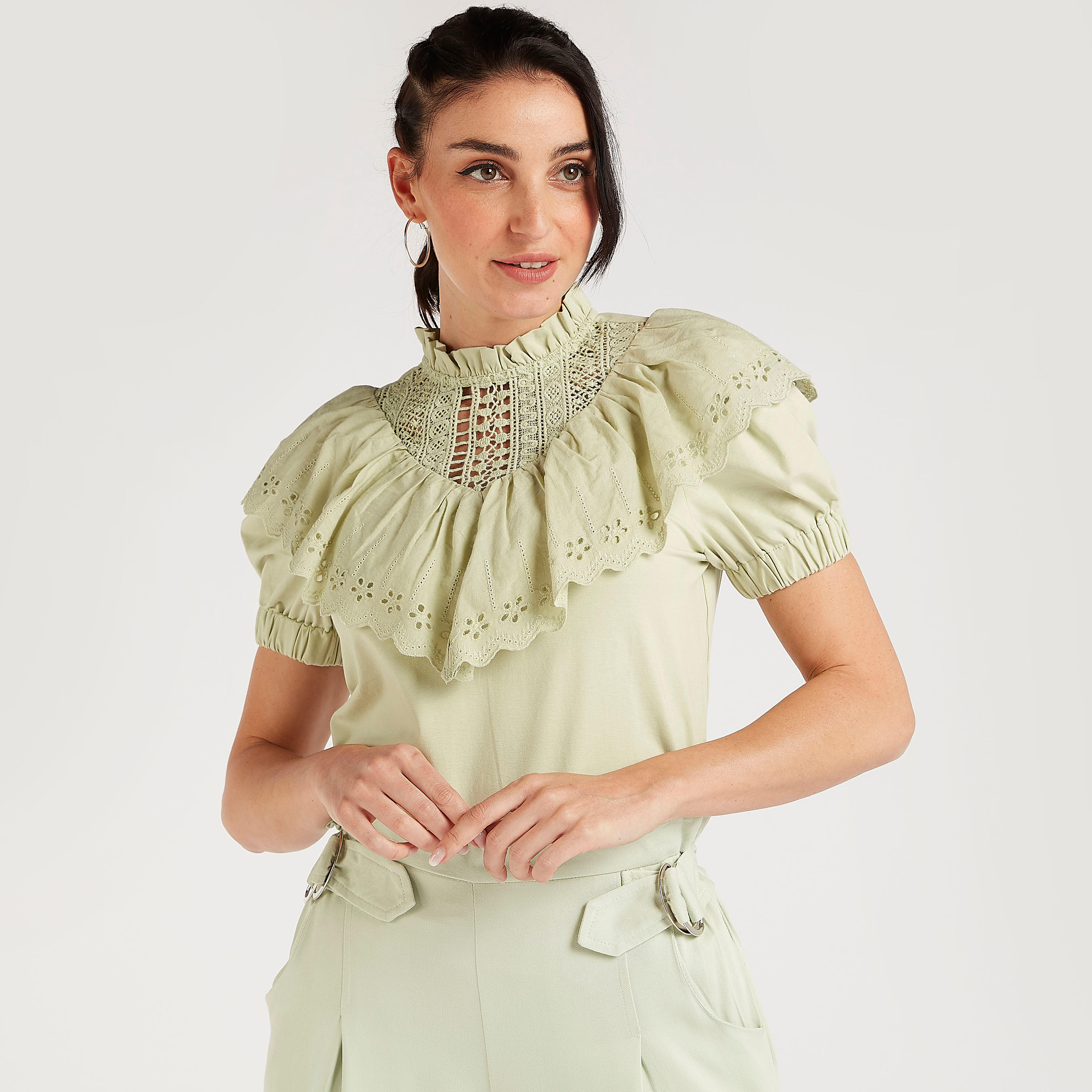 بلوزة بارزة الملمس بأكمام طويلة وتفاصيل كشكش-women-clothing-shirtsandblouses-blouses-image-1