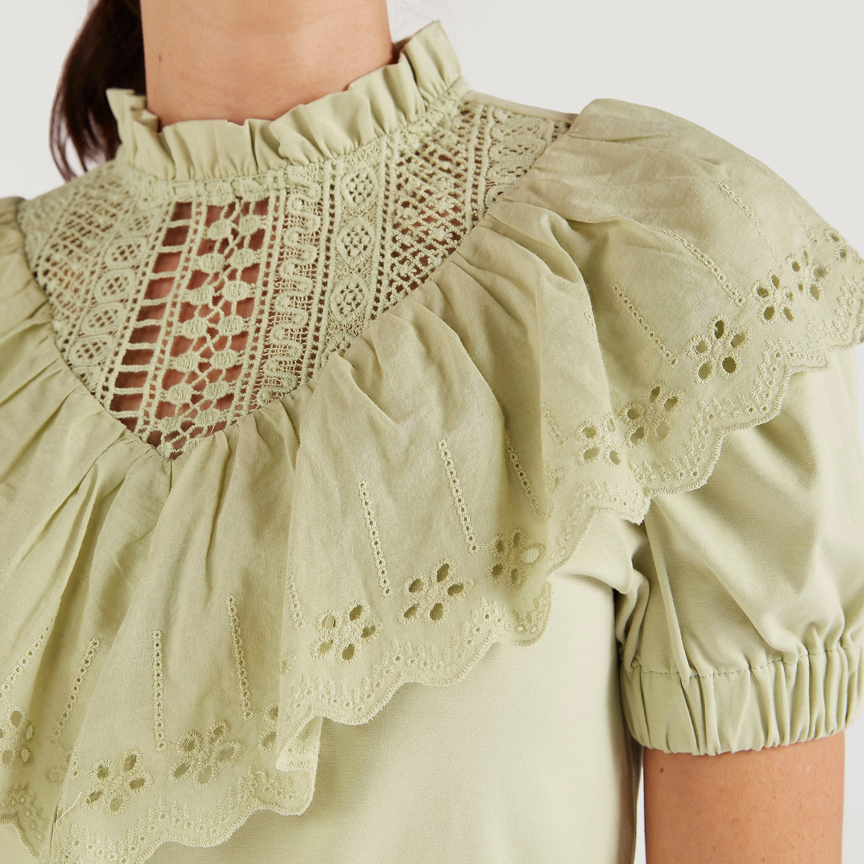 بلوزة بارزة الملمس بأكمام طويلة وتفاصيل كشكش-women-clothing-shirtsandblouses-blouses-image-3