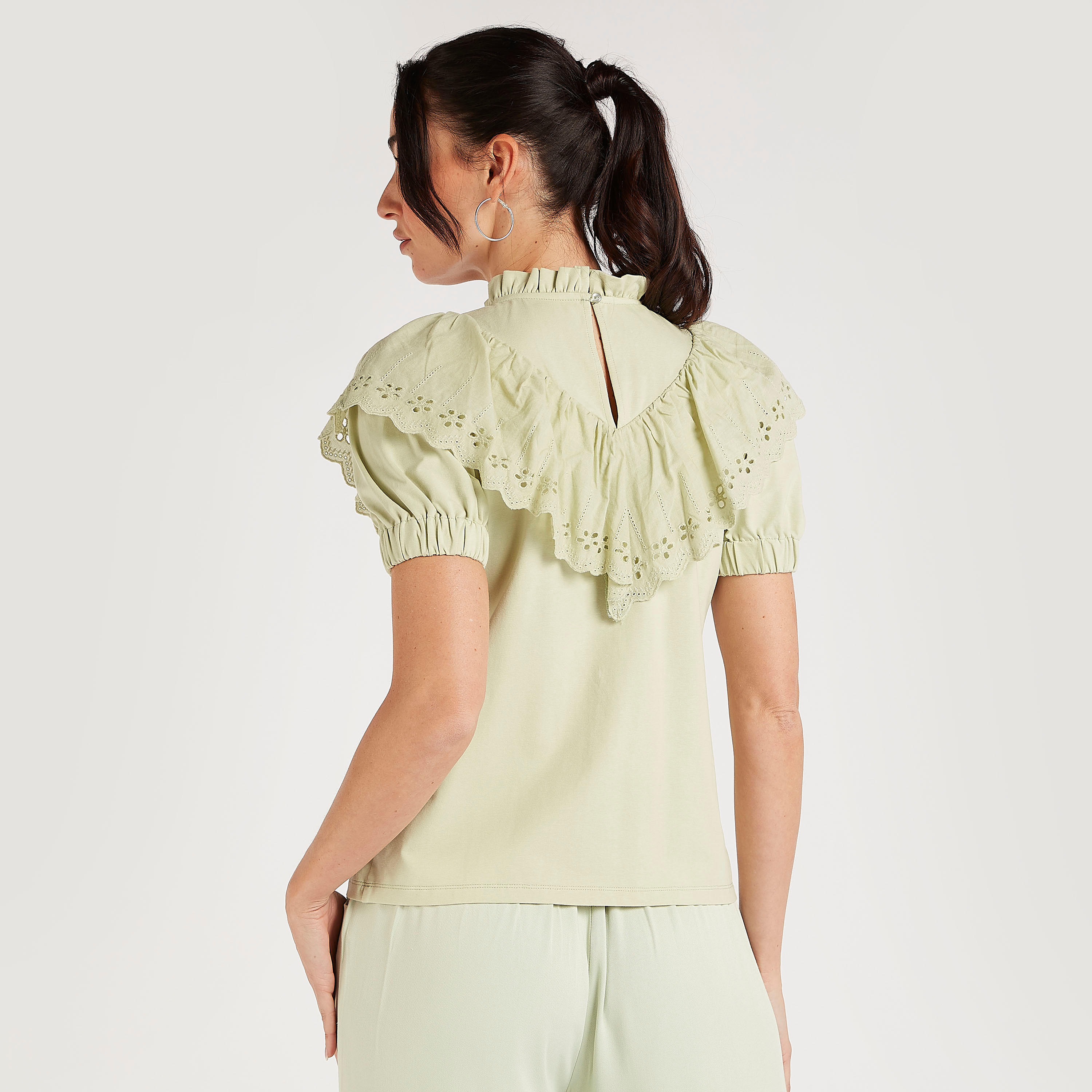 بلوزة بارزة الملمس بأكمام طويلة وتفاصيل كشكش-women-clothing-shirtsandblouses-blouses-image-4