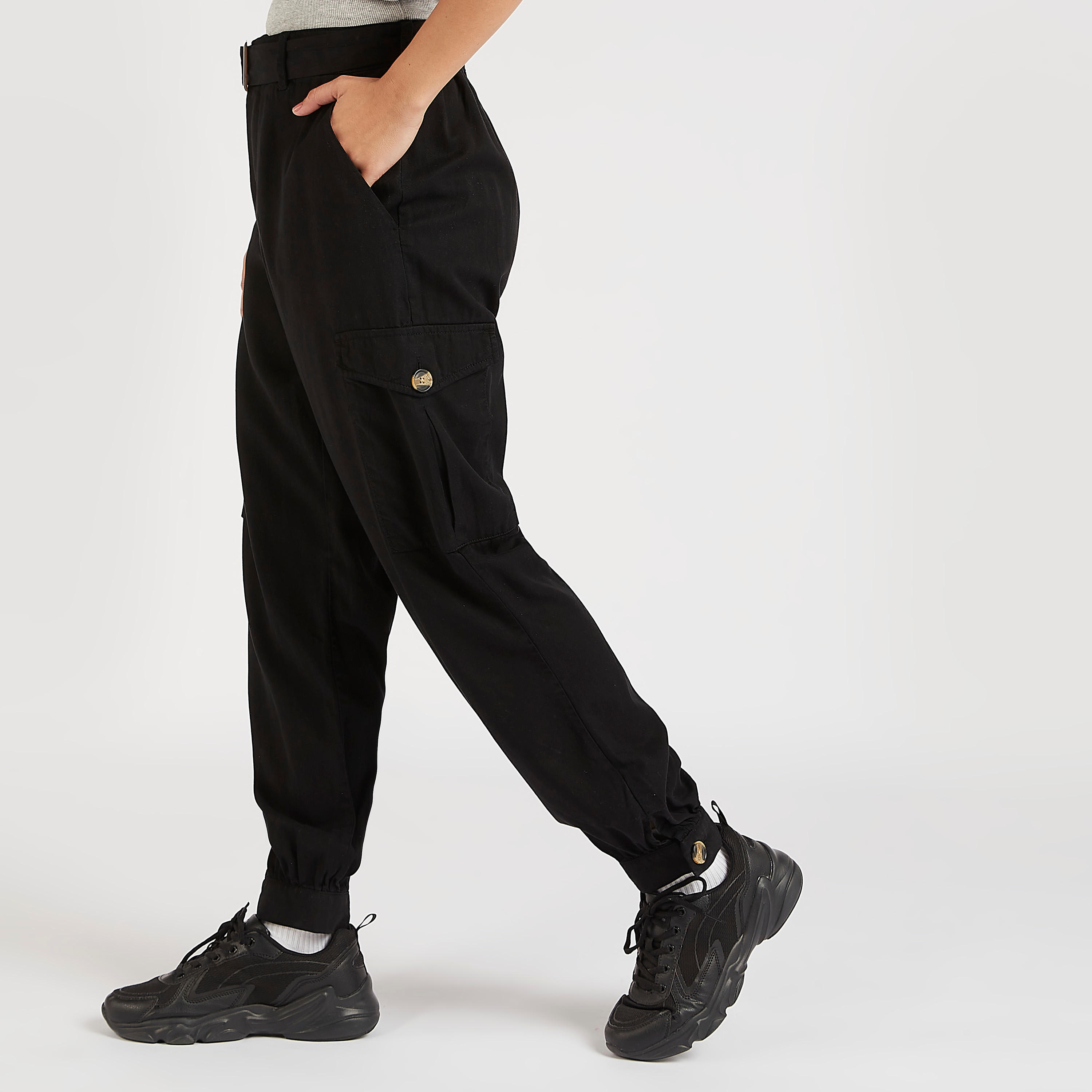 بنطلون كارجو سادة بخصر متوسّط الارتفاع وجيوب-women-clothing-bottoms-joggers-image-8